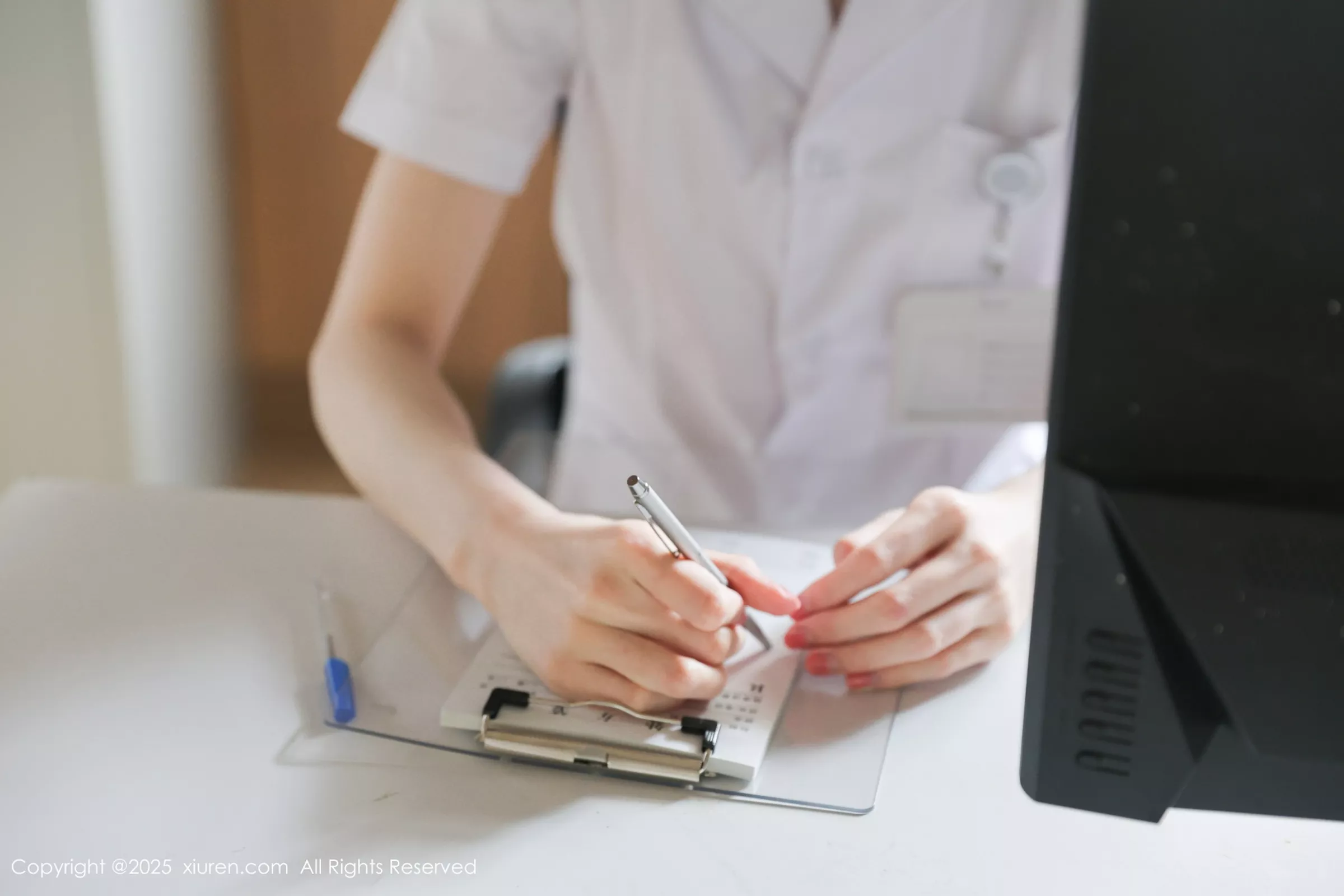 [[XiuRen秀人网]秀人网]No.10190_新人模特布丁wow白色护士制服配超薄肉丝秀修长美腿性感写真80P