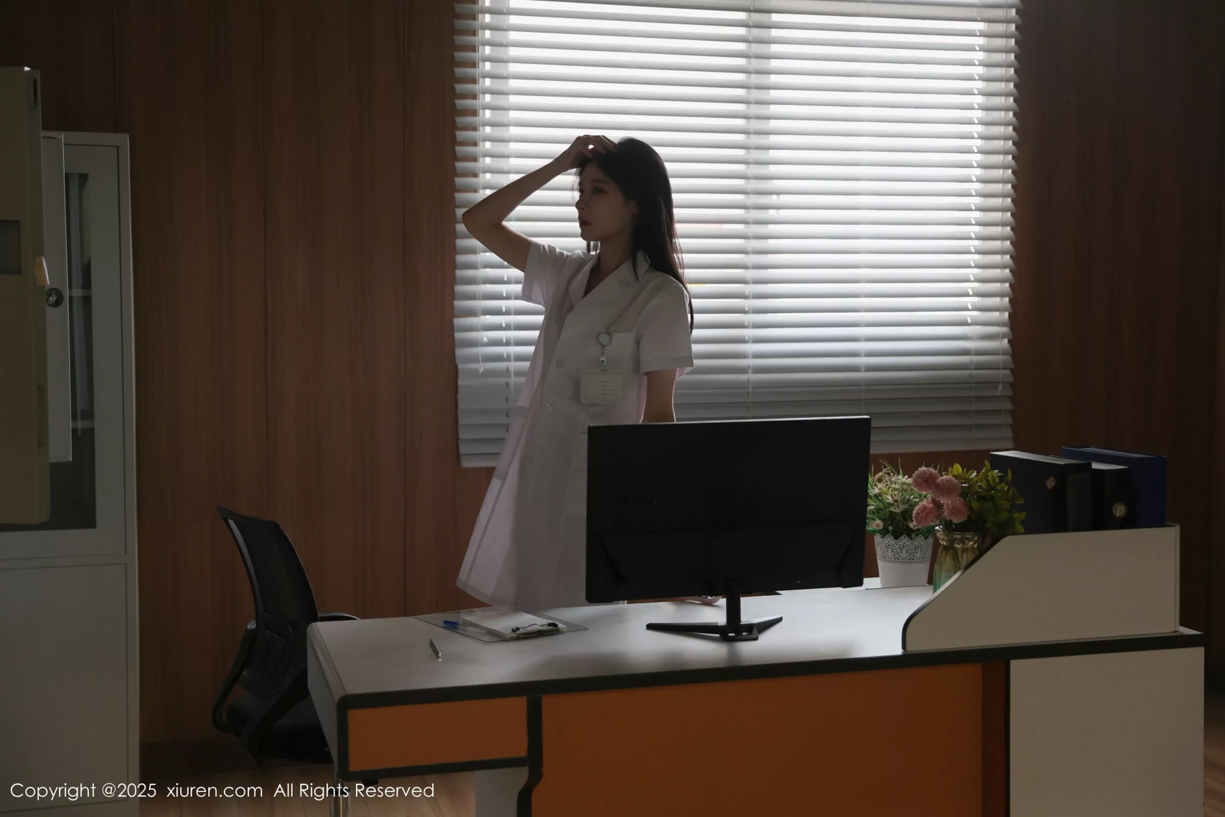 [[XiuRen秀人网]秀人网]No.10190_新人模特布丁wow白色护士制服配超薄肉丝秀修长美腿性感写真80P