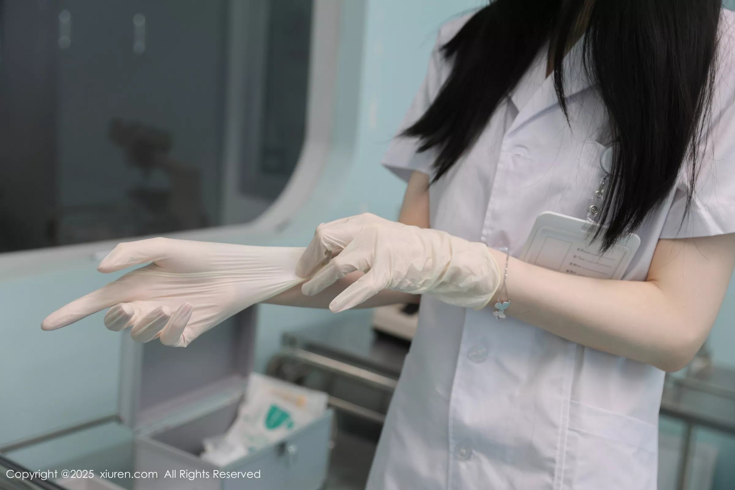 [[XiuRen秀人网]秀人网]No.10190_新人模特布丁wow白色护士制服配超薄肉丝秀修长美腿性感写真80P