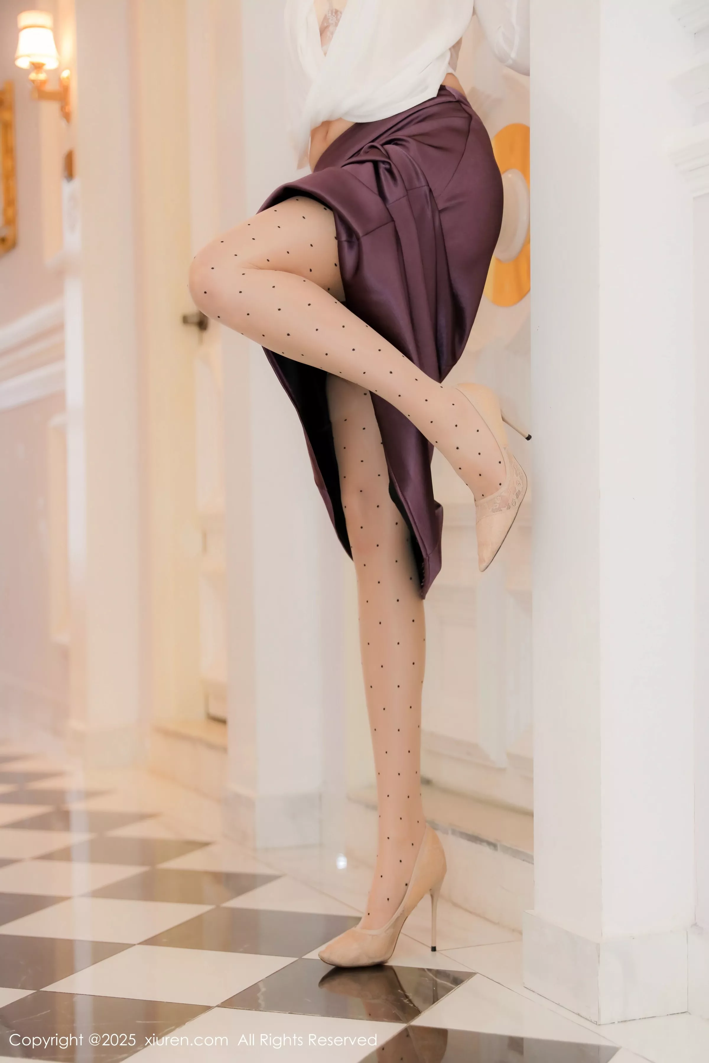 [[XiuRen秀人网]秀人网]No.10201_模特Candy糖糖白上衣配紫色长裙露肉丝吊袜秀丰腴身材诱惑写真75P