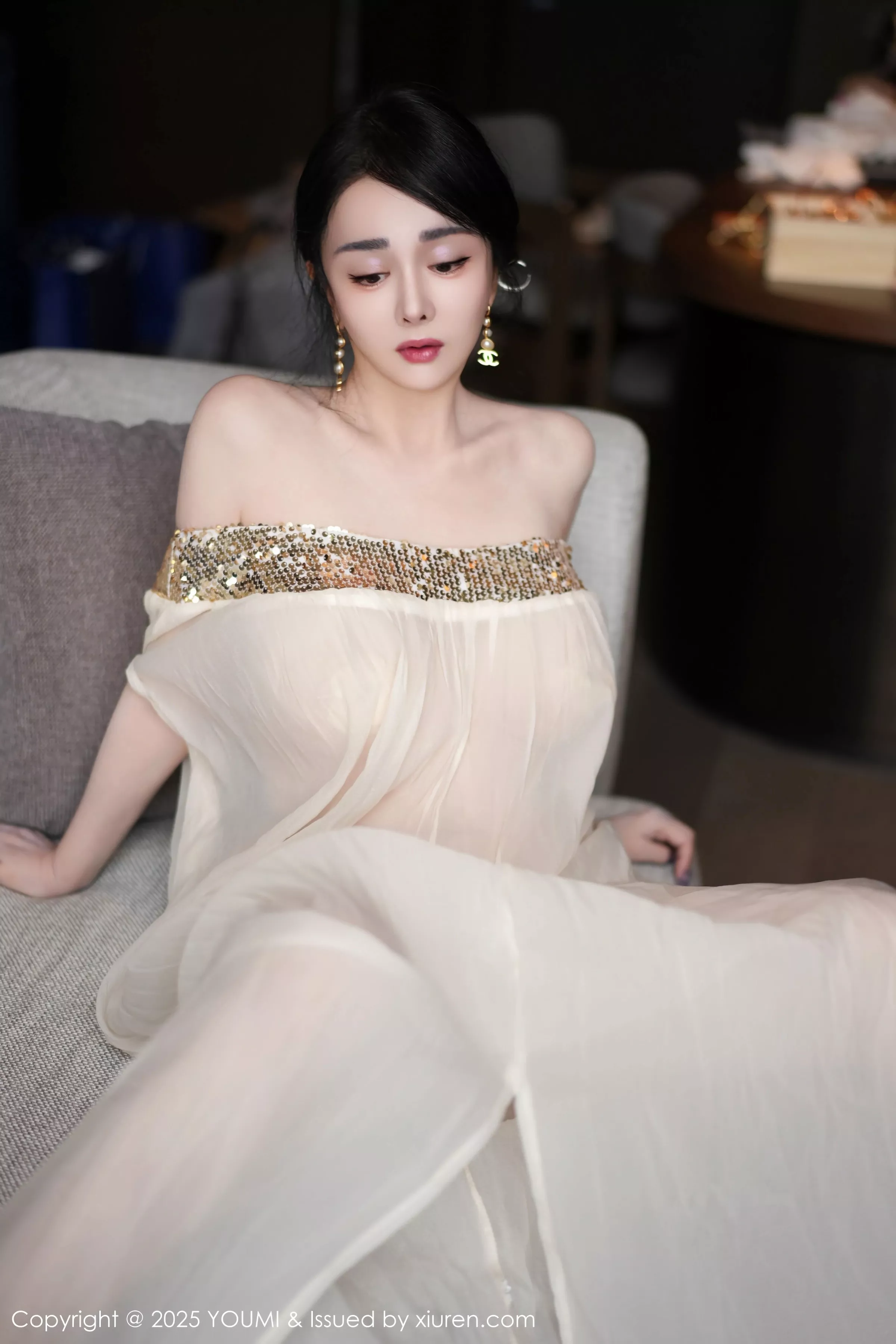 [YouMi尤蜜荟]Vol.1132_模特允爾薄纱服饰露性感金色吊坠式情趣内衣秀丰腴身姿诱惑写真62P