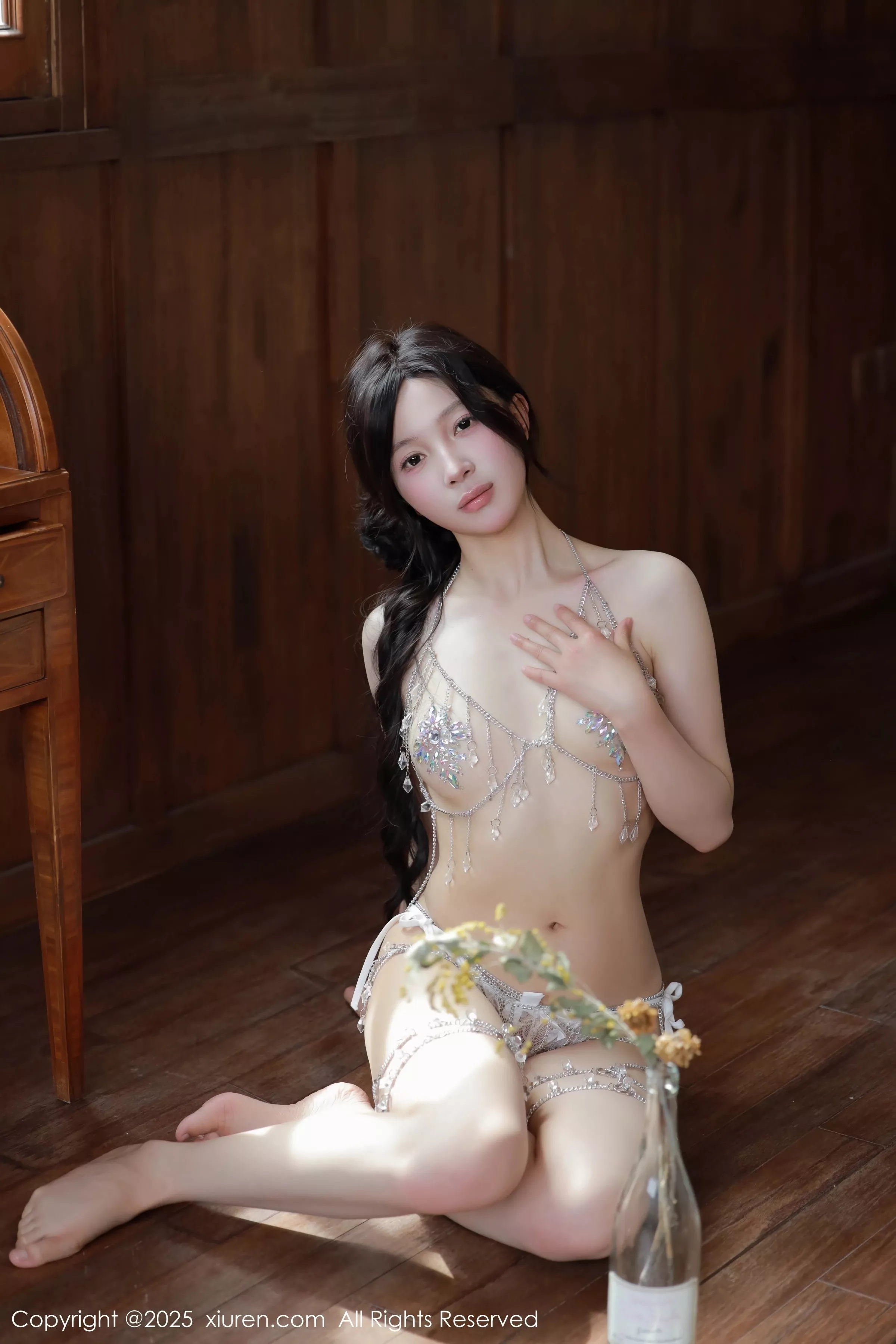 [[XiuRen秀人网]秀人网]No.10198_新人模特橙子酱Lillian白色蕾丝裙露金属情趣内衣秀美腿诱惑写真78P