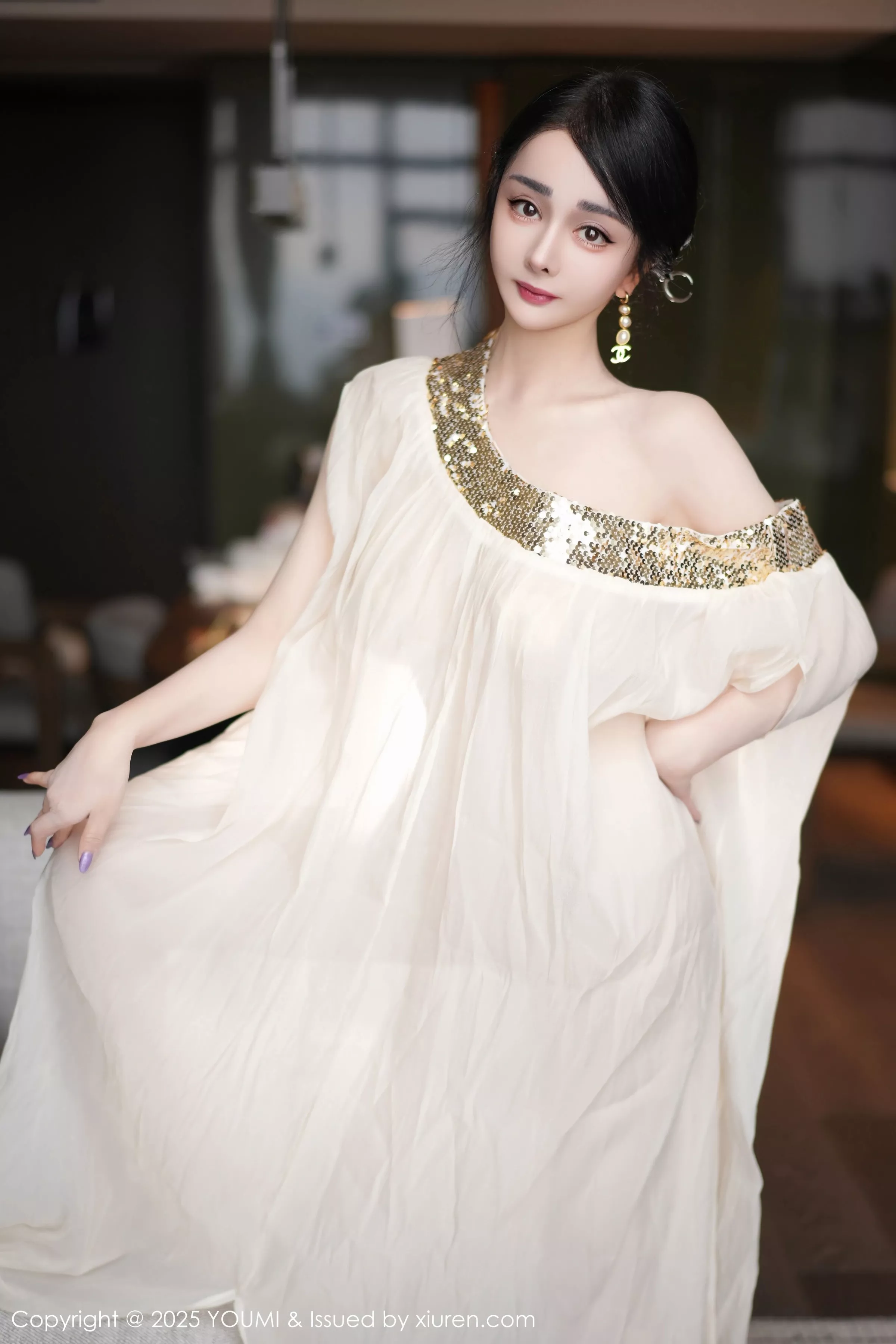 [YouMi尤蜜荟]Vol.1132_模特允爾薄纱服饰露性感金色吊坠式情趣内衣秀丰腴身姿诱惑写真62P