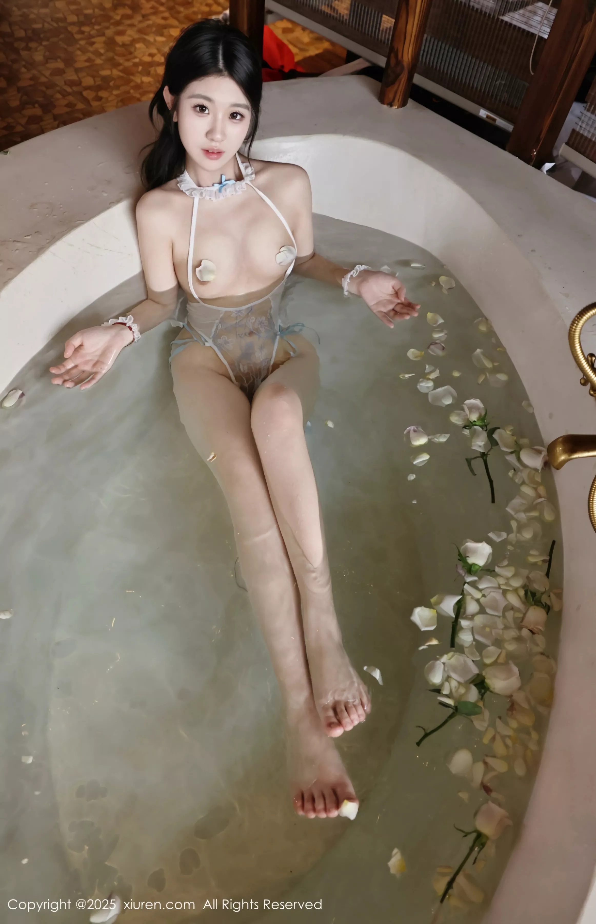 [[XiuRen秀人网]秀人网]No.10199_模特小芭乐温泉性感黑色比基尼+白色情趣服饰秀曼妙身姿诱惑写真86P