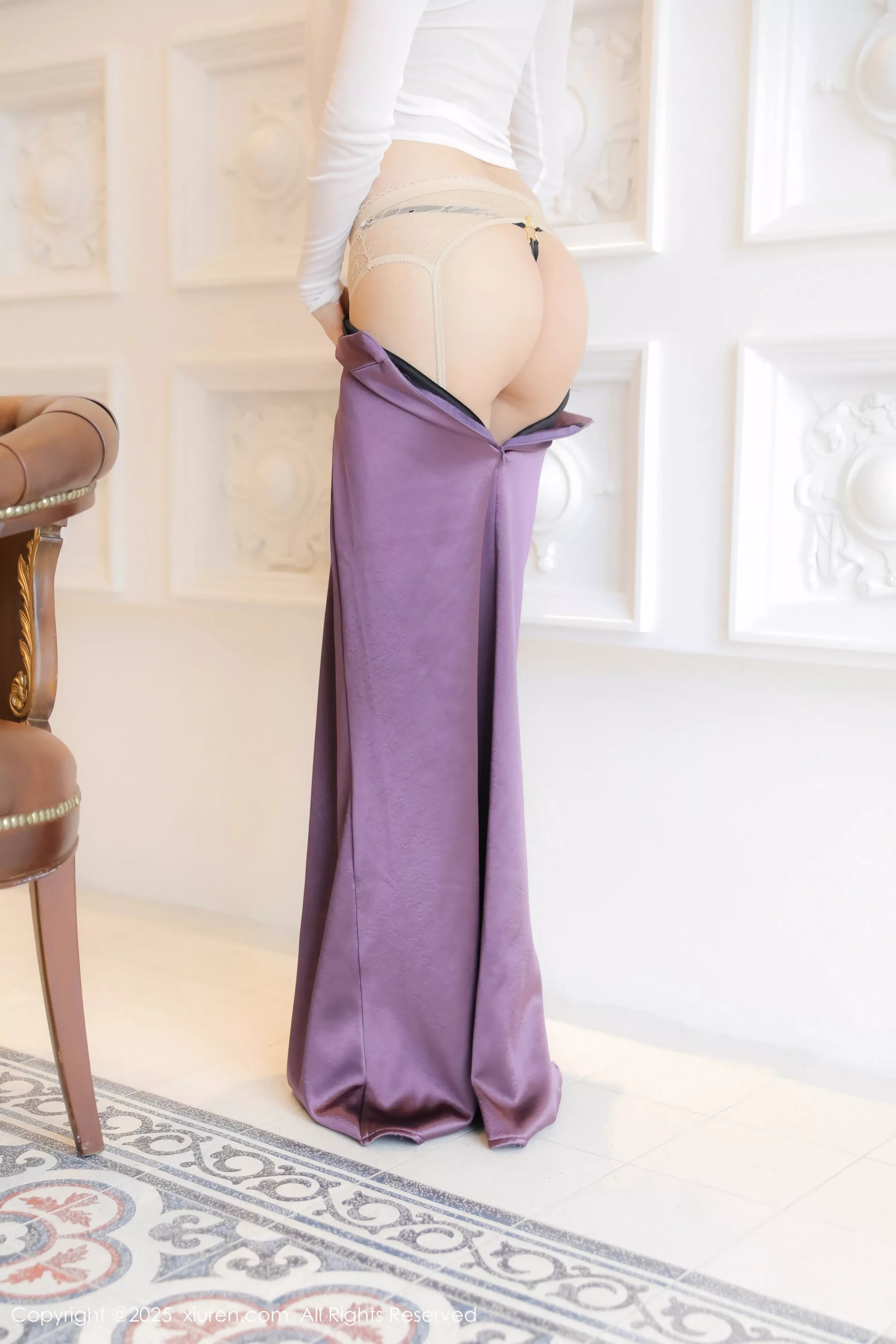 [[XiuRen秀人网]秀人网]No.10201_模特Candy糖糖白上衣配紫色长裙露肉丝吊袜秀丰腴身材诱惑写真75P