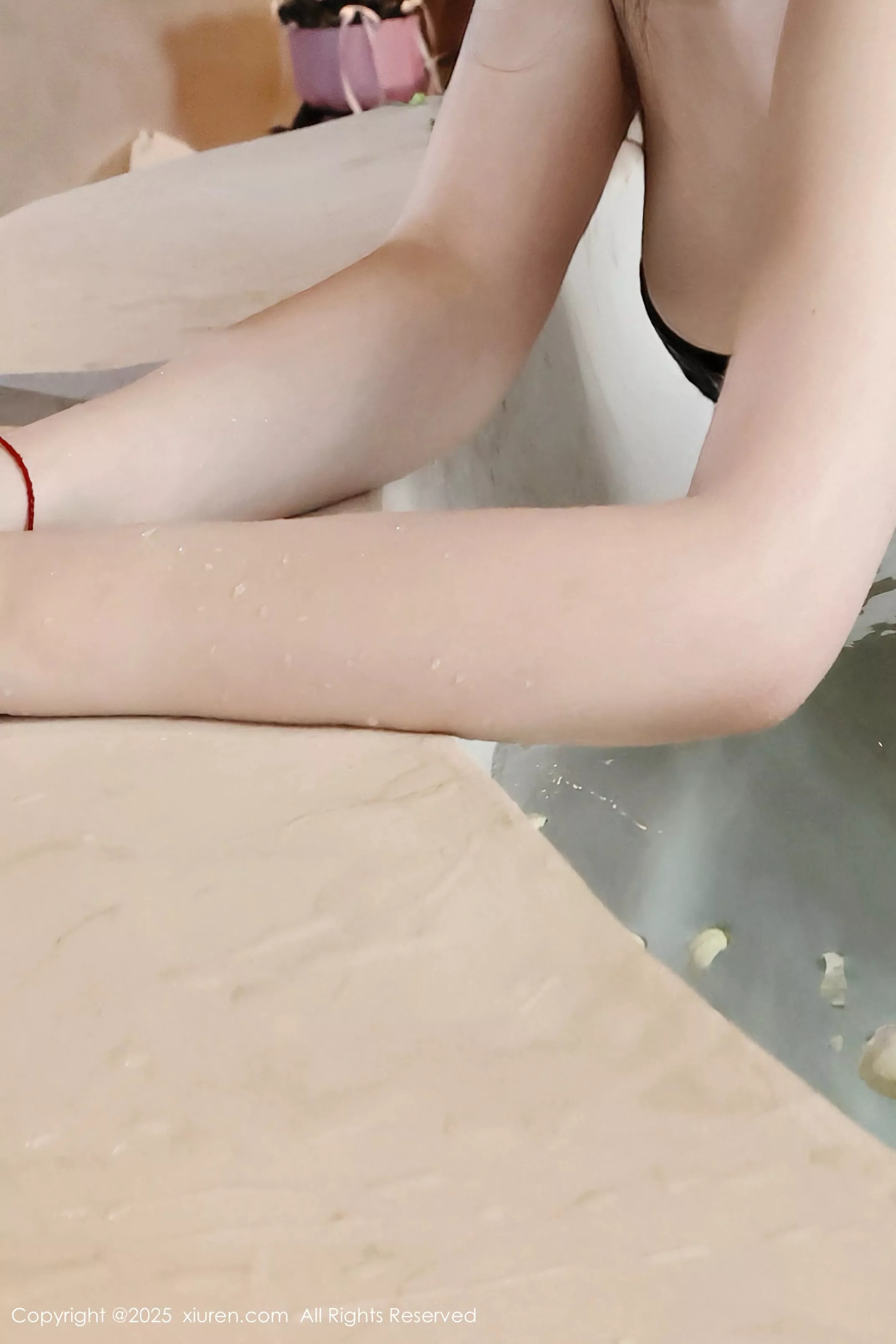 [[XiuRen秀人网]秀人网]No.10199_模特小芭乐温泉性感黑色比基尼+白色情趣服饰秀曼妙身姿诱惑写真86P