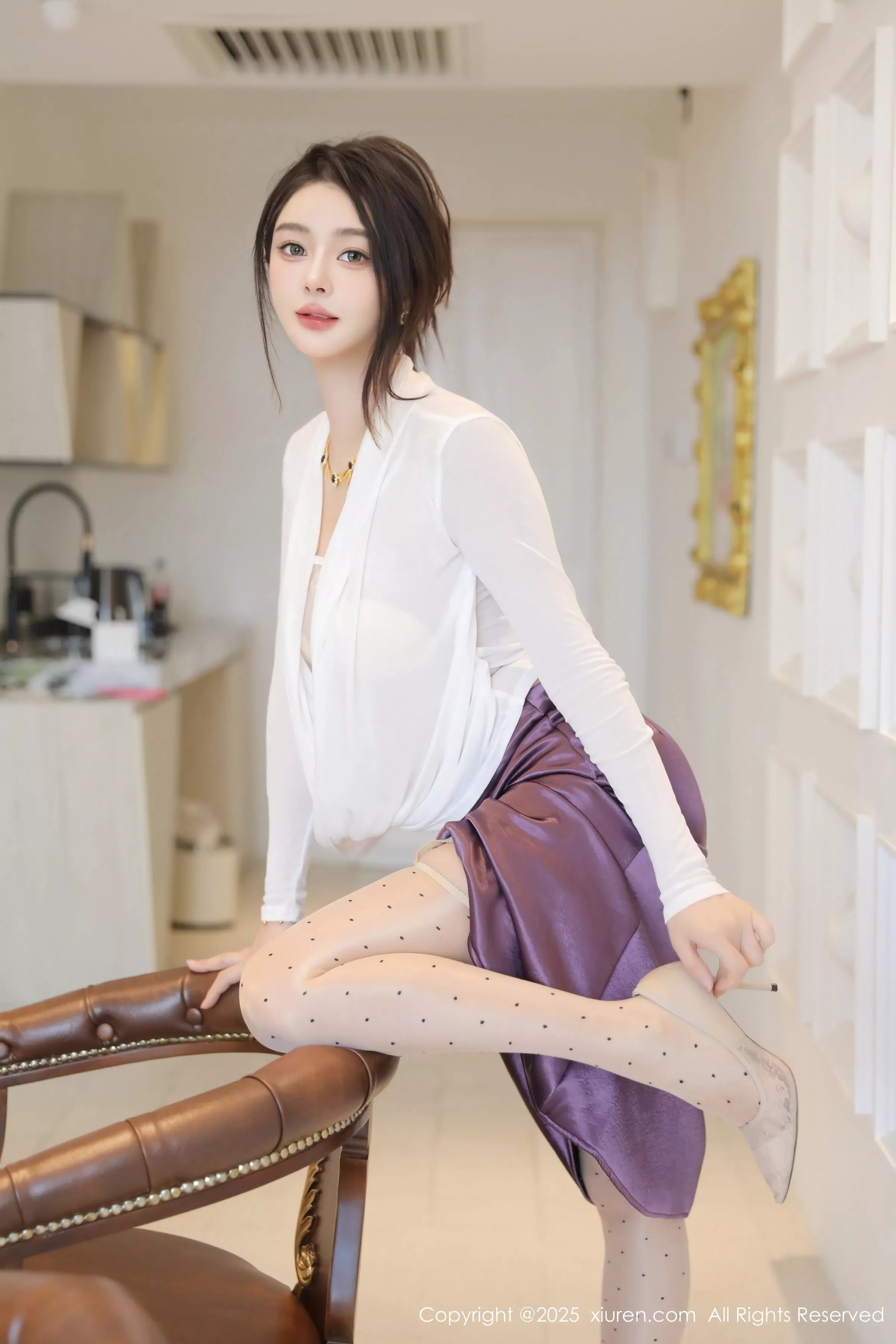 [[XiuRen秀人网]秀人网]No.10201_模特Candy糖糖白上衣配紫色长裙露肉丝吊袜秀丰腴身材诱惑写真75P