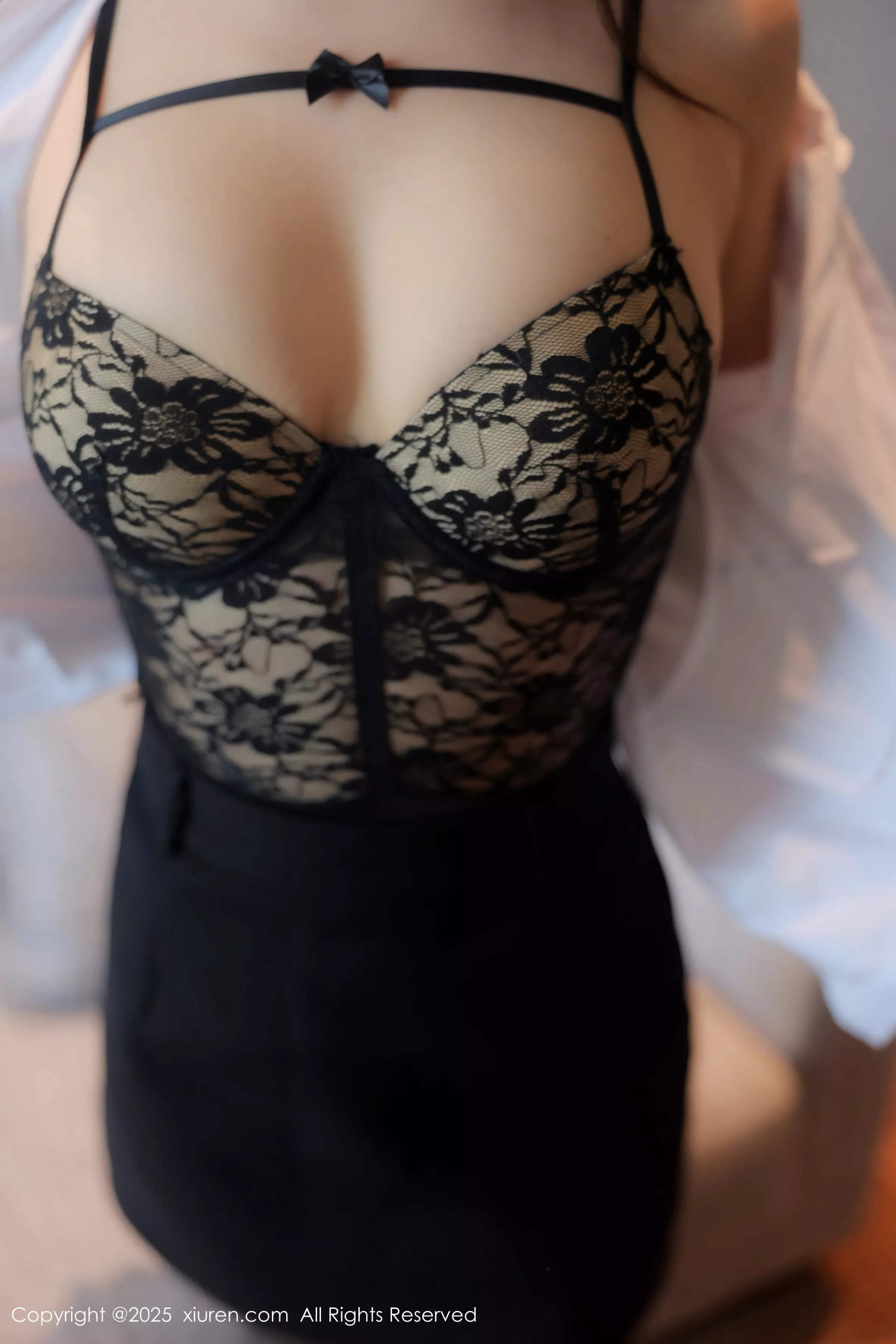 [[XiuRen秀人网]秀人网]No.10204_新人模特云璎珞性感OL服饰露黑色内衣配黑丝吊袜秀美腿诱惑写真76P