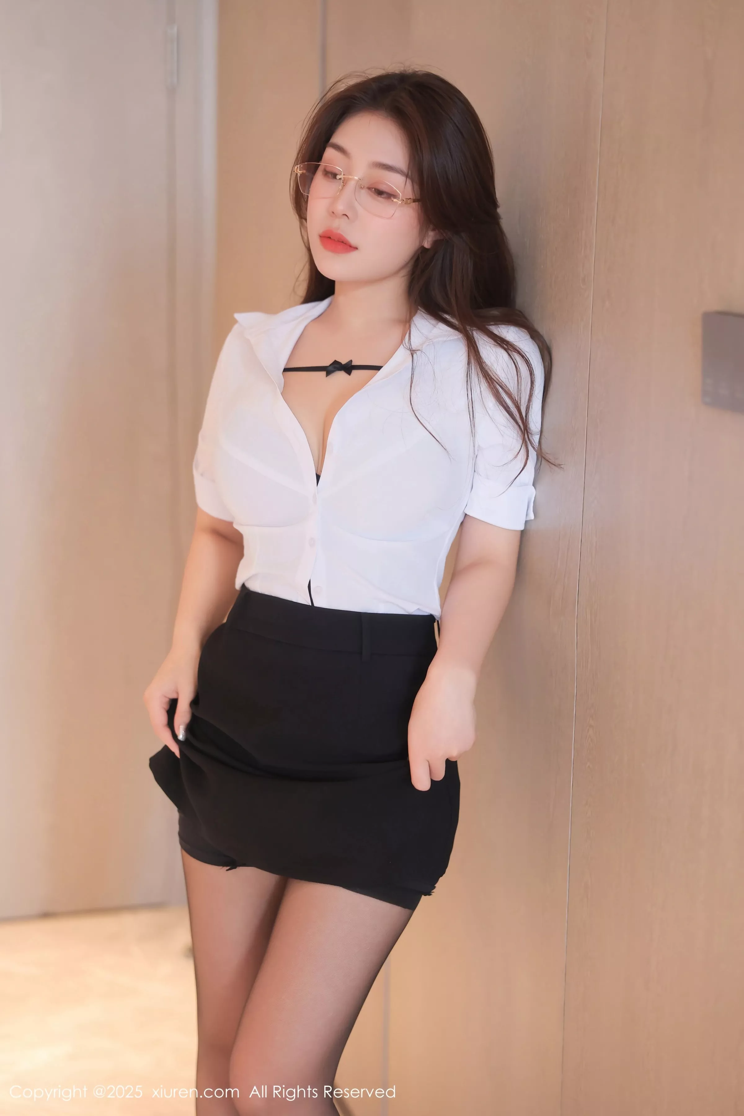 [[XiuRen秀人网]秀人网]No.10204_新人模特云璎珞性感OL服饰露黑色内衣配黑丝吊袜秀美腿诱惑写真76P