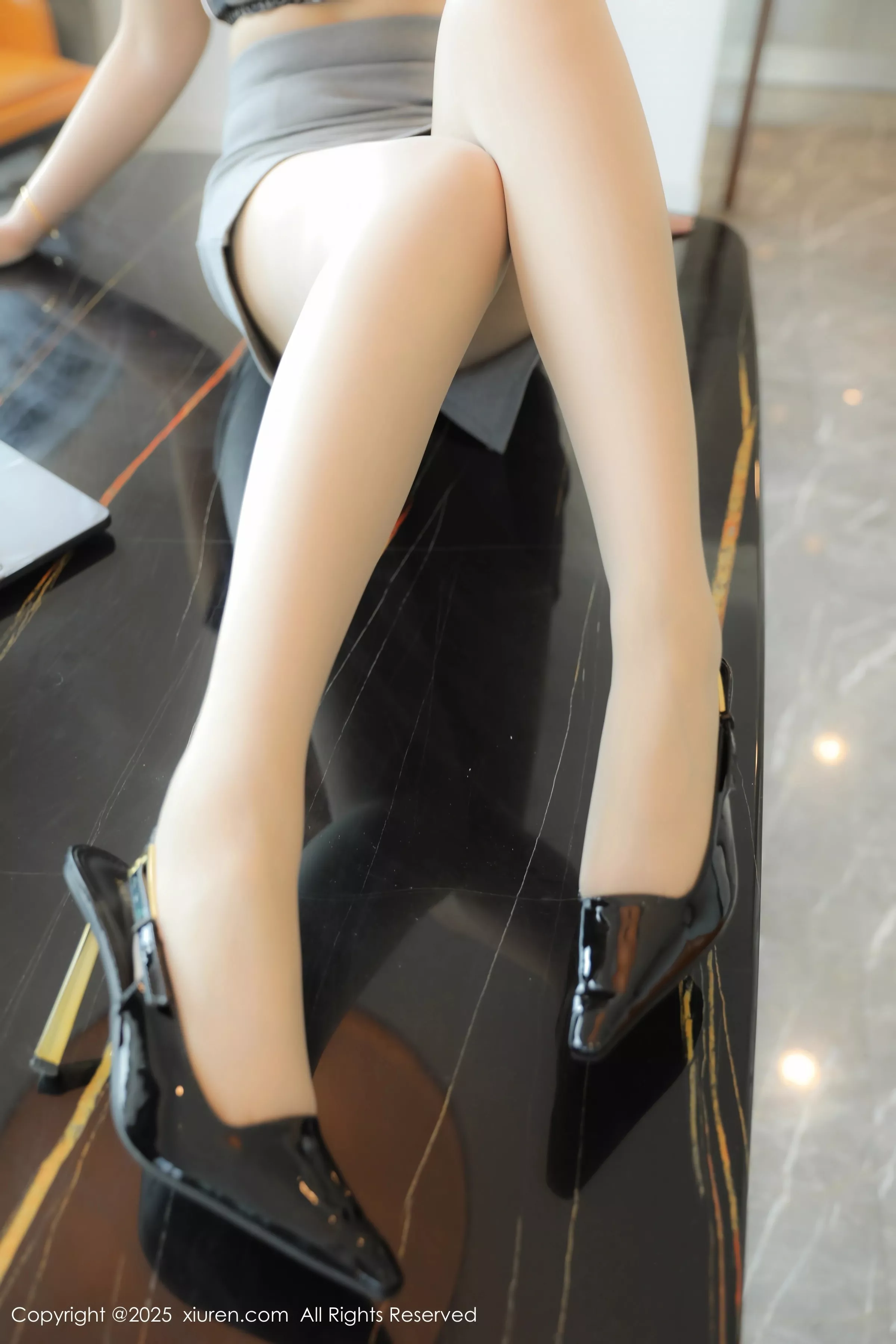 [[XiuRen秀人网]秀人网]No.10213_模特希雅sia性感OL服饰露黑色内衣配白丝袜秀丰腴身材诱惑写真81P