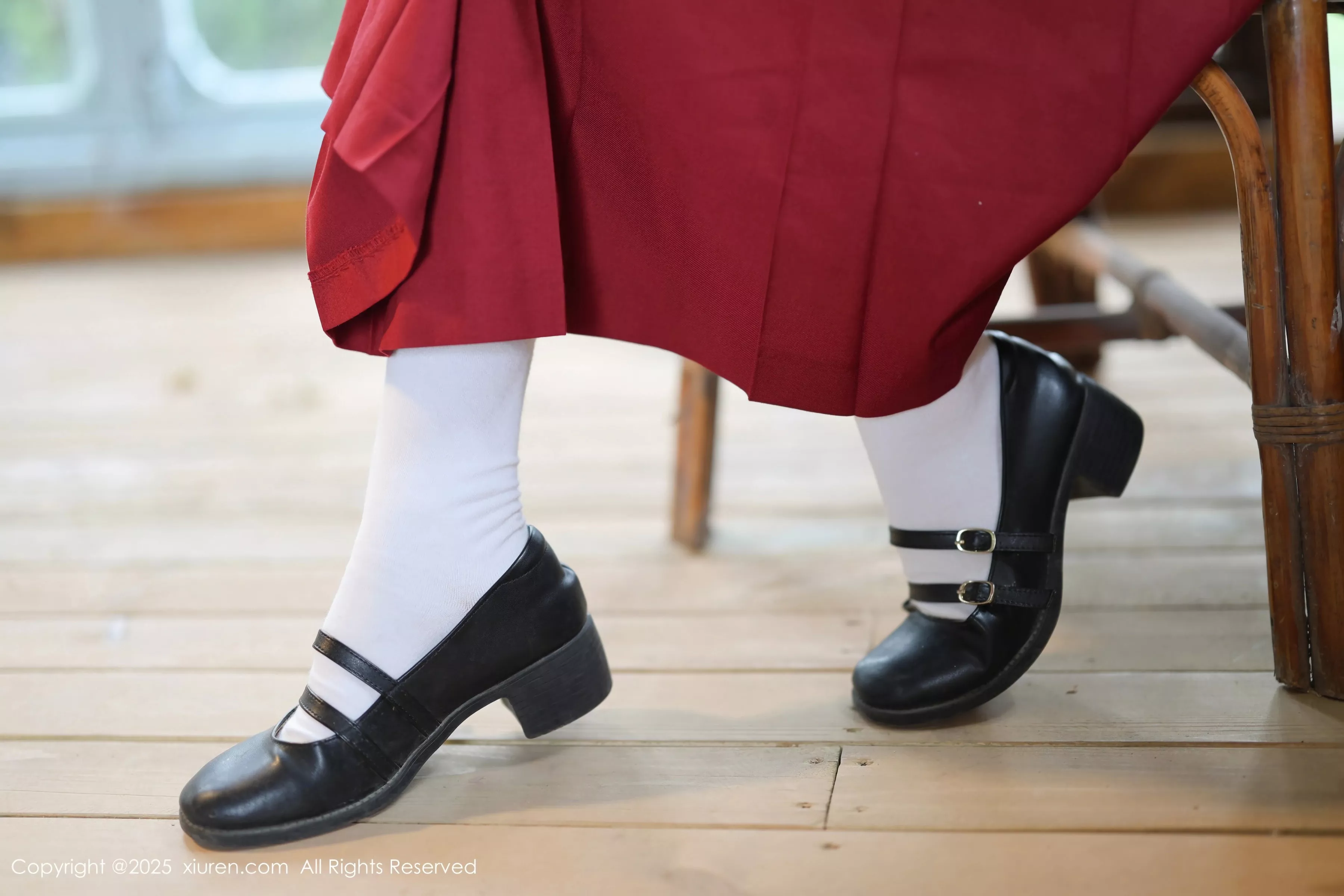 [[XiuRen秀人网]秀人网]No.10215_新人模特茂木希子性感红色裙子配肉色丝袜秀完美曲线诱惑写真82P