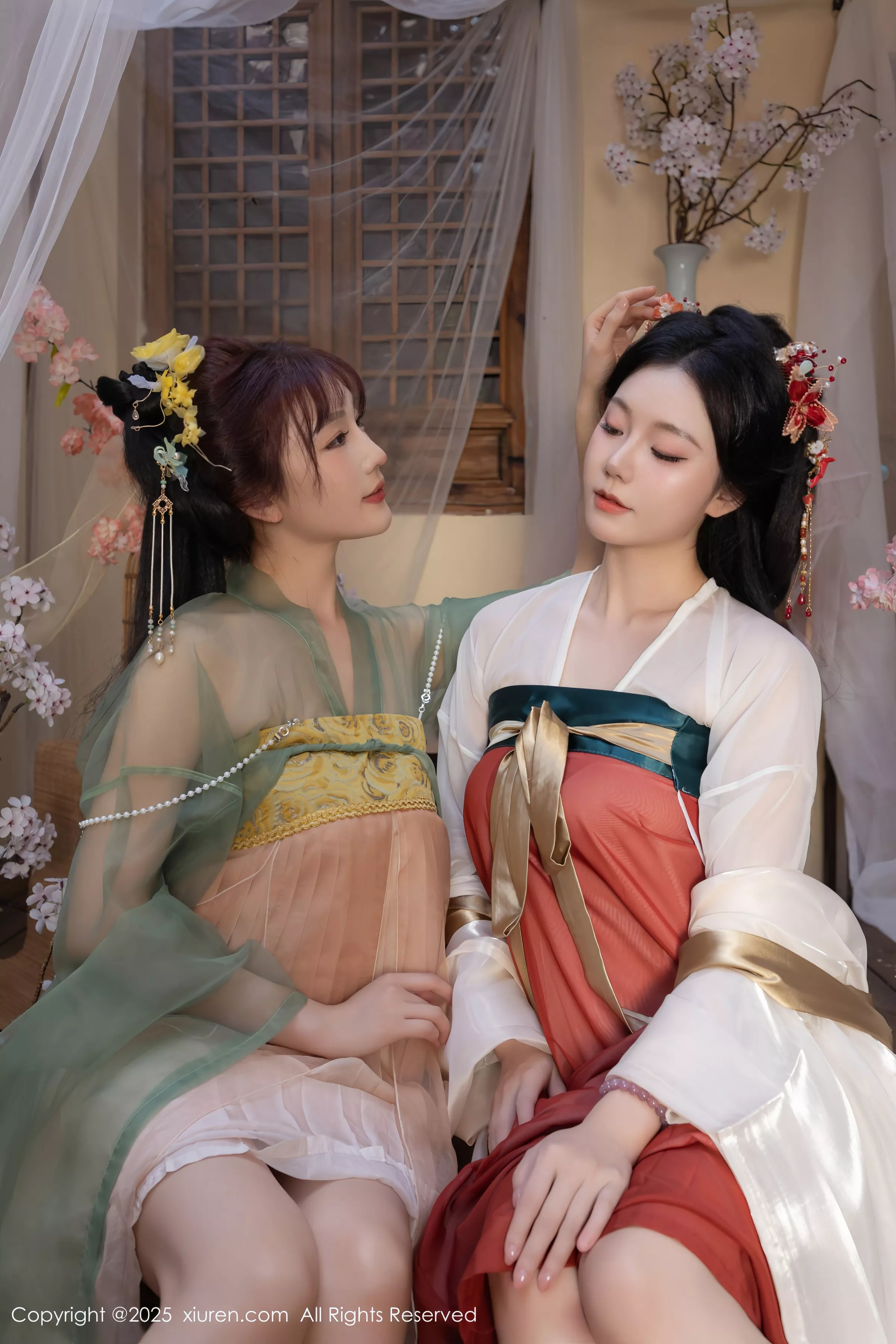 [[XiuRen秀人网]秀人网]No.10223_模特合集女神陆萱萱＆安然anran激情互动薄纱古装撩人诱惑写真80P