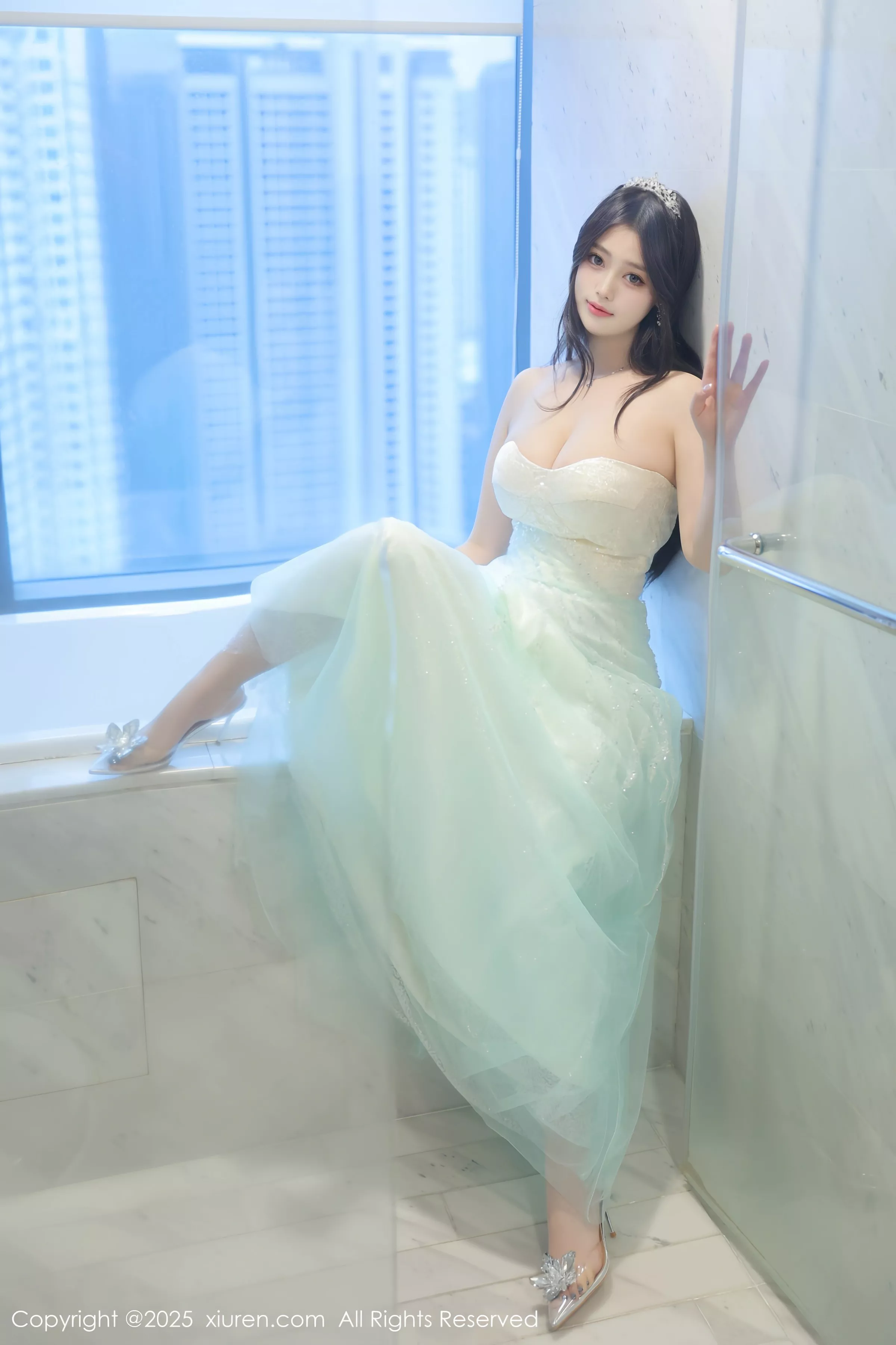 [[XiuRen秀人网]秀人网]No.10222_模特蛋蛋宝性感紫色蕾丝内衣配超薄丝袜秀丰满身材撩人诱惑写真78P