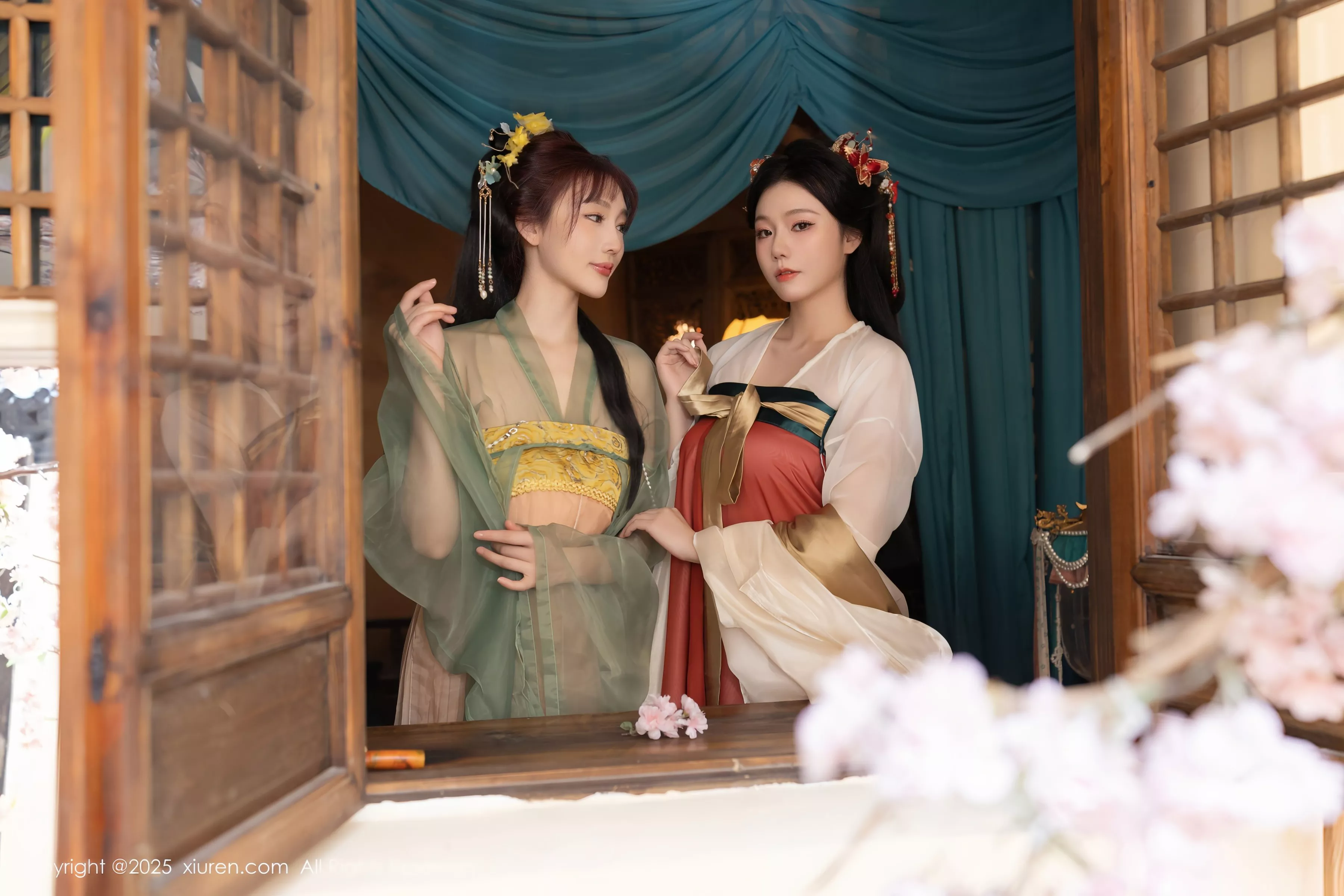 [[XiuRen秀人网]秀人网]No.10223_模特合集女神陆萱萱＆安然anran激情互动薄纱古装撩人诱惑写真80P