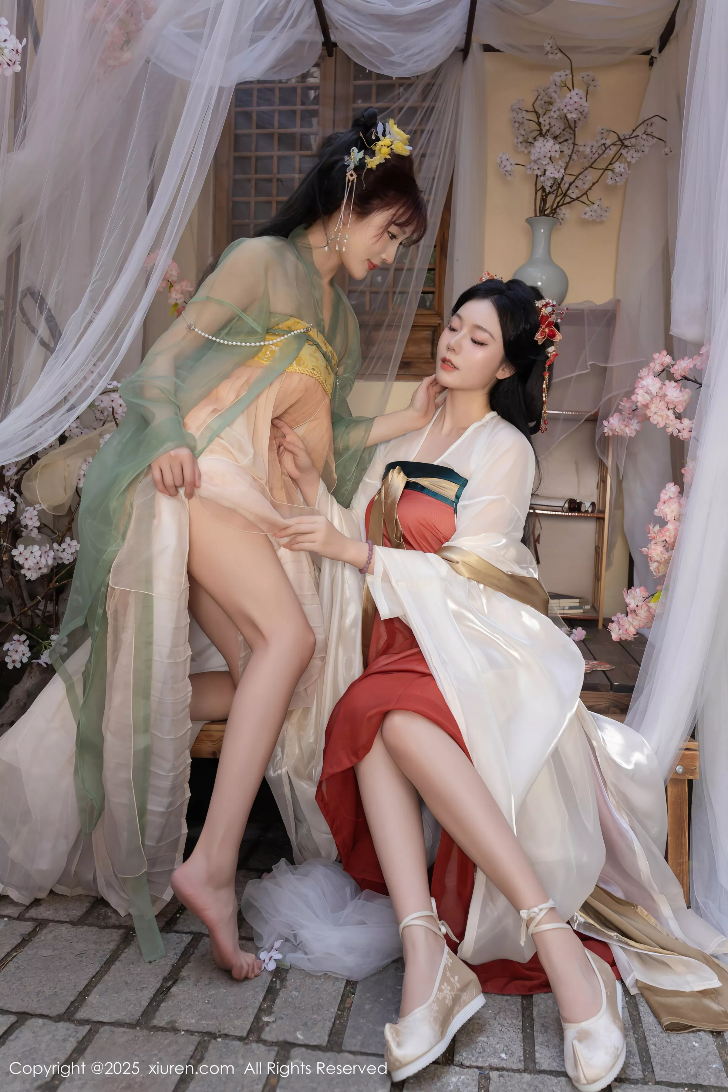 [[XiuRen秀人网]秀人网]No.10223_模特合集女神陆萱萱＆安然anran激情互动薄纱古装撩人诱惑写真80P