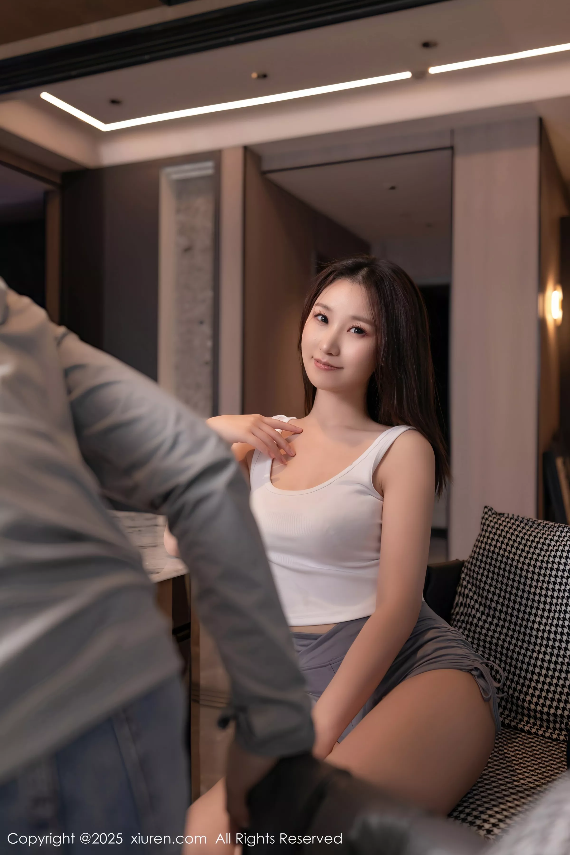 [[XiuRen秀人网]秀人网]No.10220_模特杏子Yada家教主题性感白上衣配灰短裤秀曼妙身姿诱惑写真78P