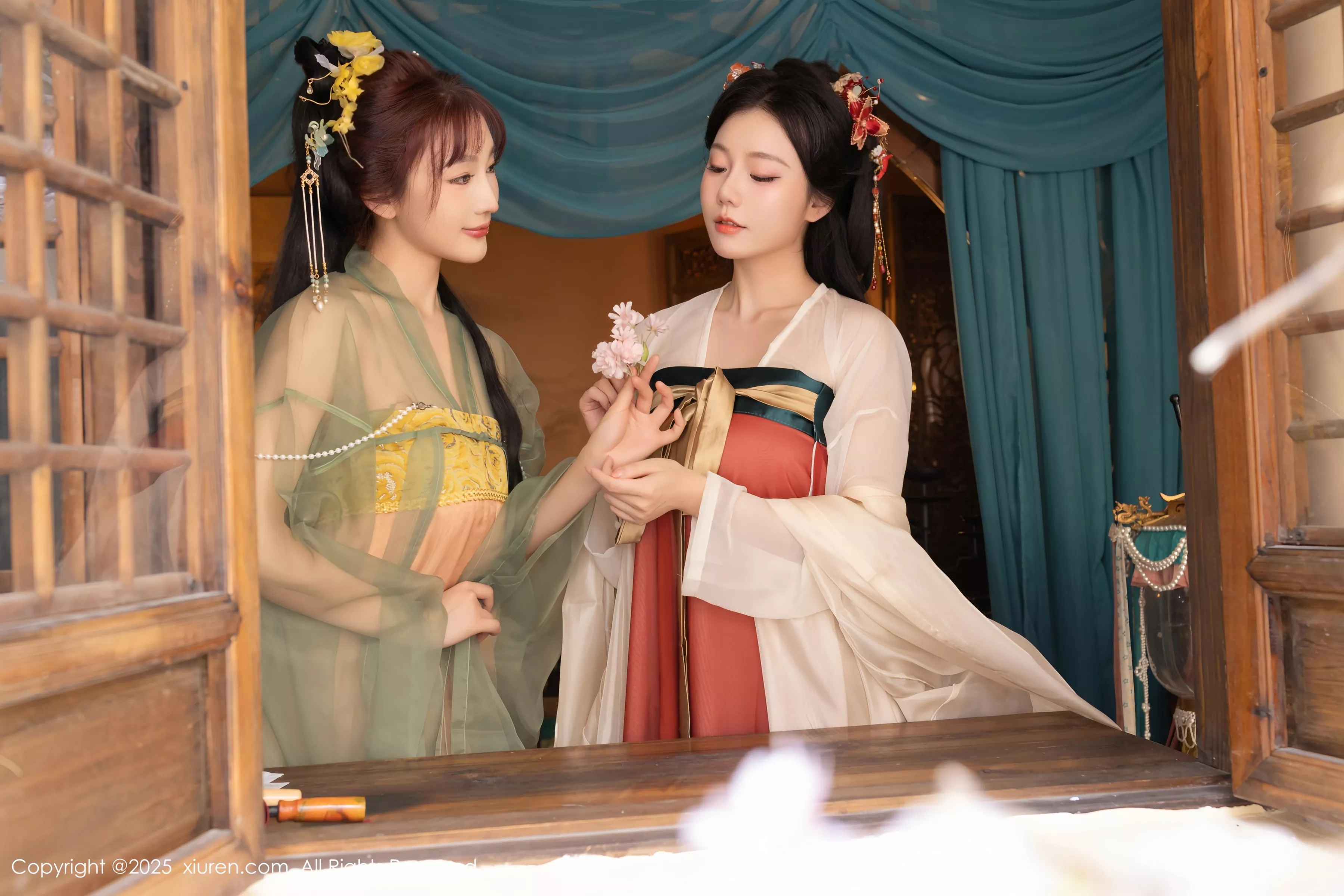 [[XiuRen秀人网]秀人网]No.10223_模特合集女神陆萱萱＆安然anran激情互动薄纱古装撩人诱惑写真80P