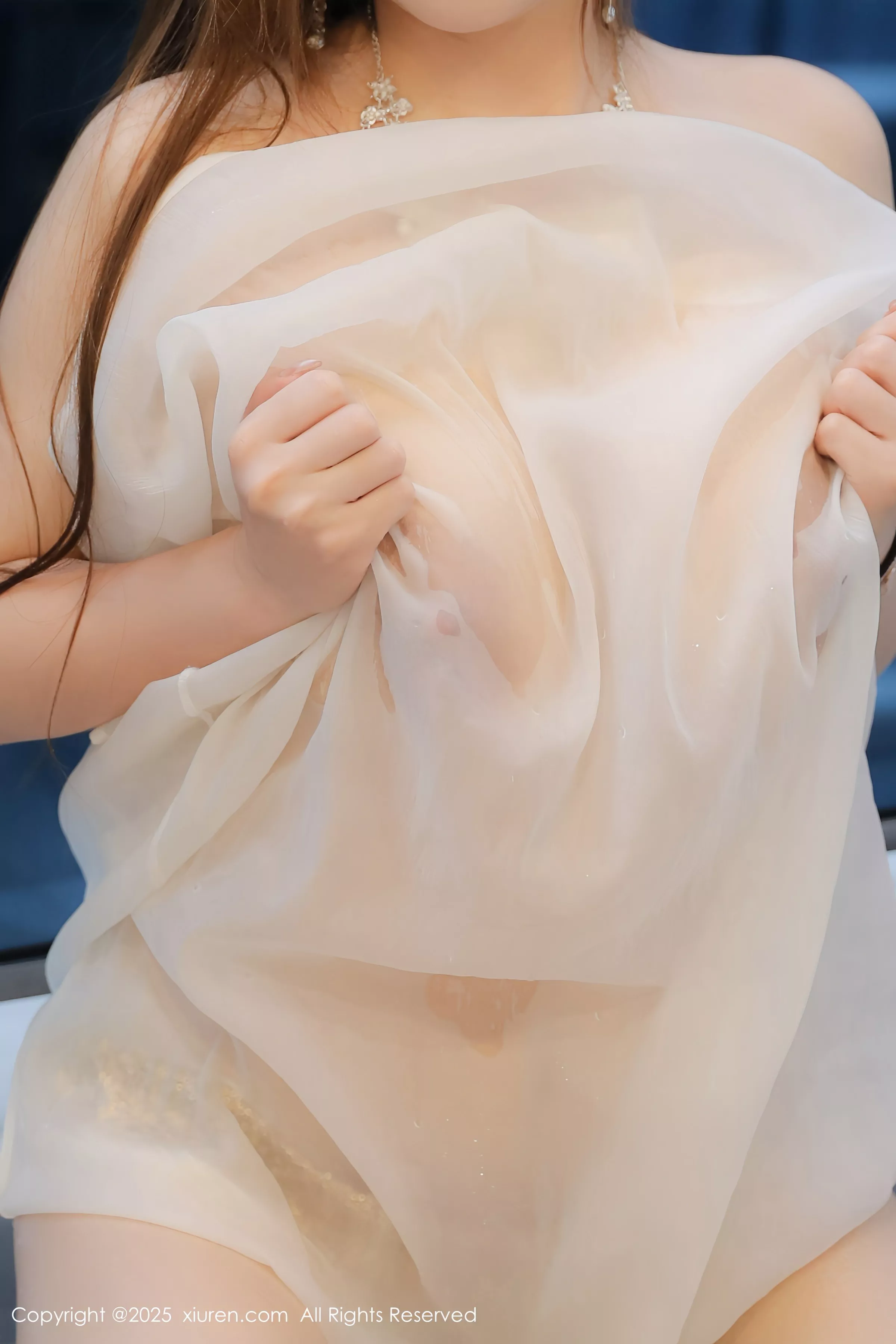 [[XiuRen秀人网]秀人网]No.10218_模特小肉肉咪性感白色泳衣+肉色薄透裙秀凹凸身材撩人诱惑写真77P