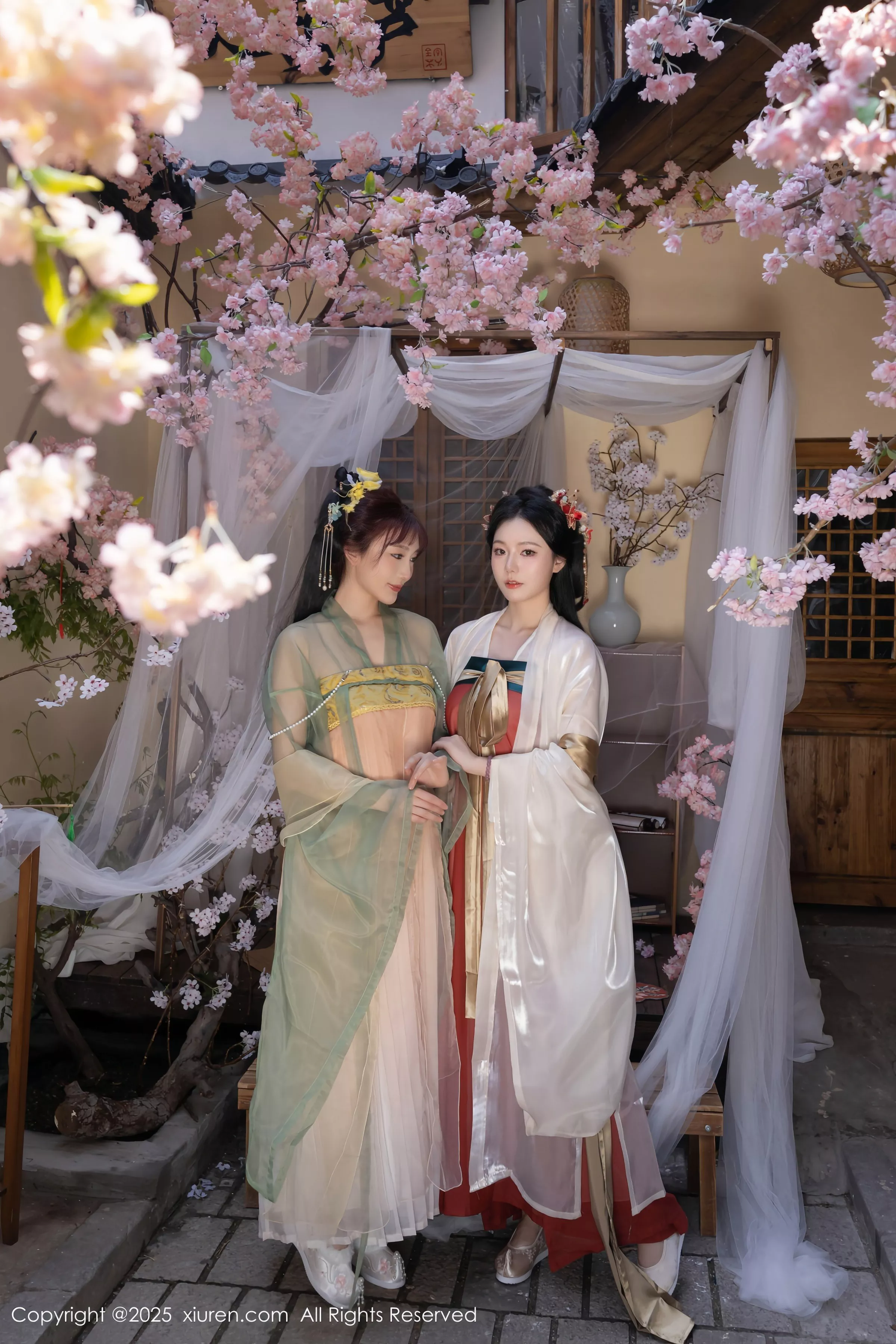 [[XiuRen秀人网]秀人网]No.10223_模特合集女神陆萱萱＆安然anran激情互动薄纱古装撩人诱惑写真80P