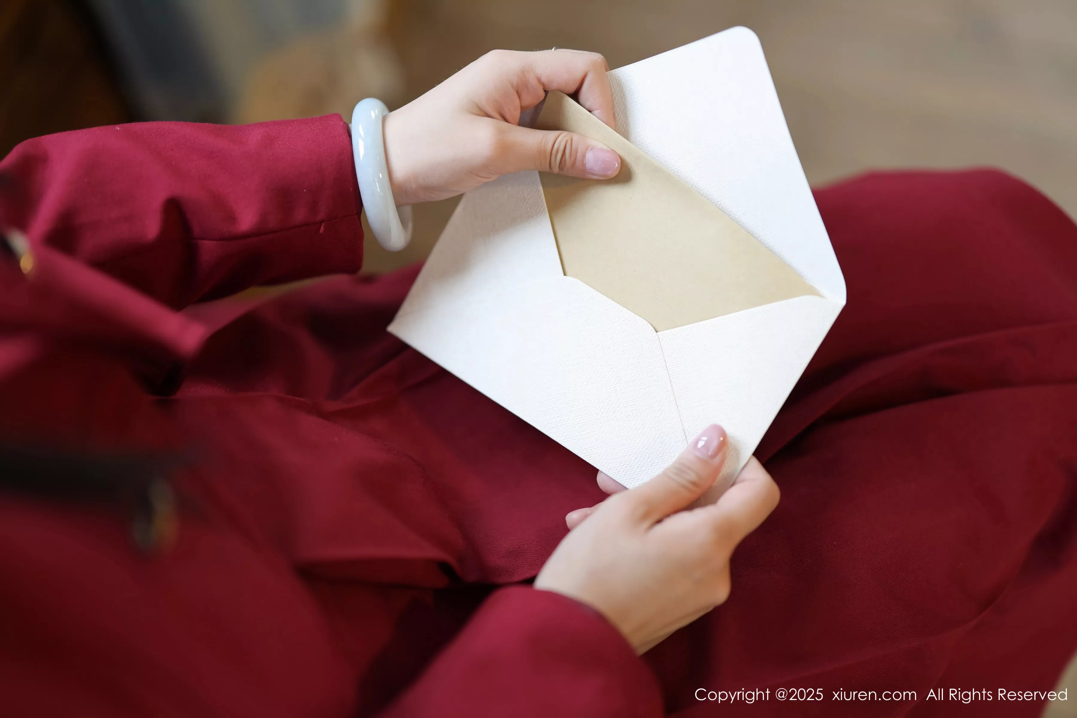 [[XiuRen秀人网]秀人网]No.10215_新人模特茂木希子性感红色裙子配肉色丝袜秀完美曲线诱惑写真82P