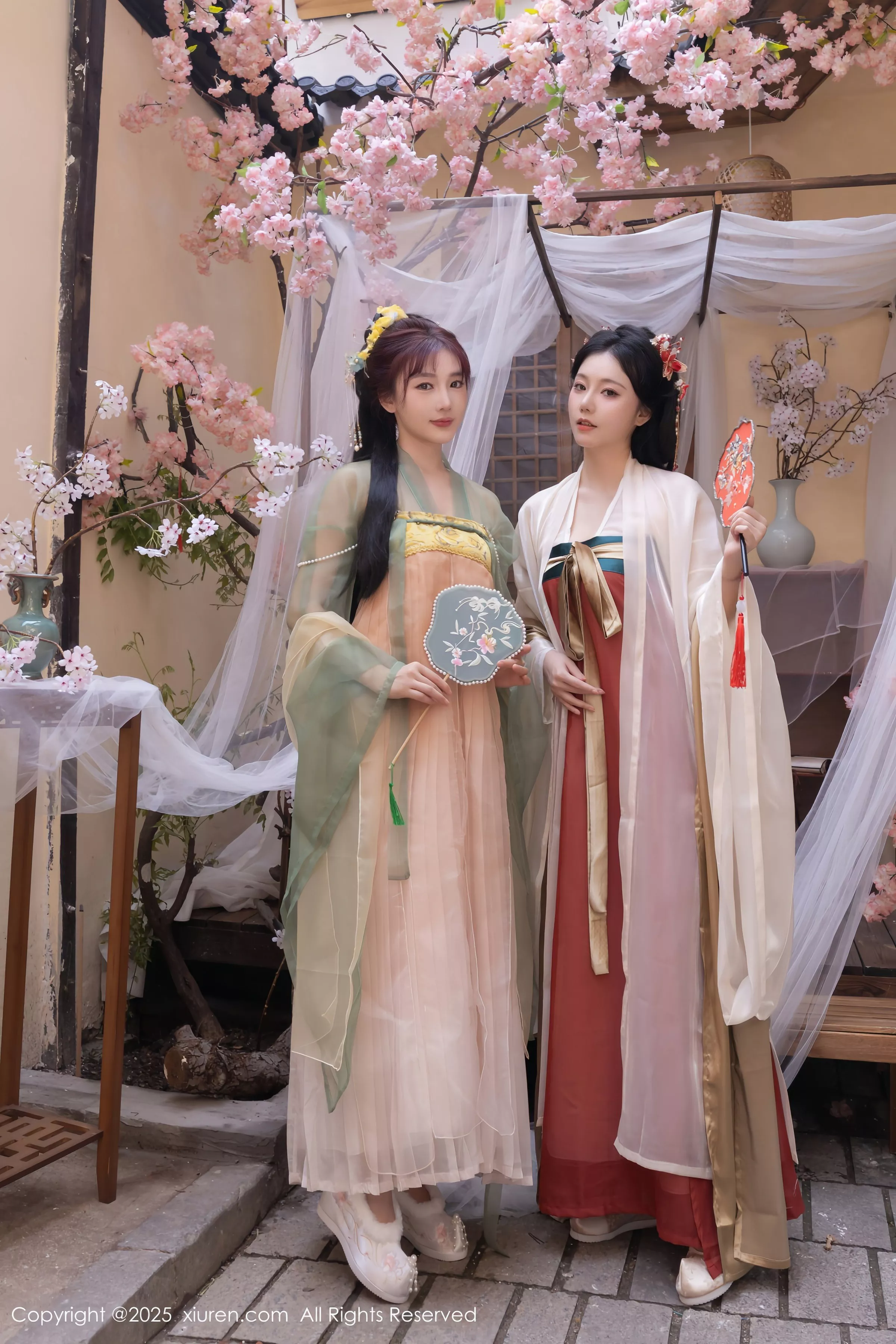 [[XiuRen秀人网]秀人网]No.10223_模特合集女神陆萱萱＆安然anran激情互动薄纱古装撩人诱惑写真80P