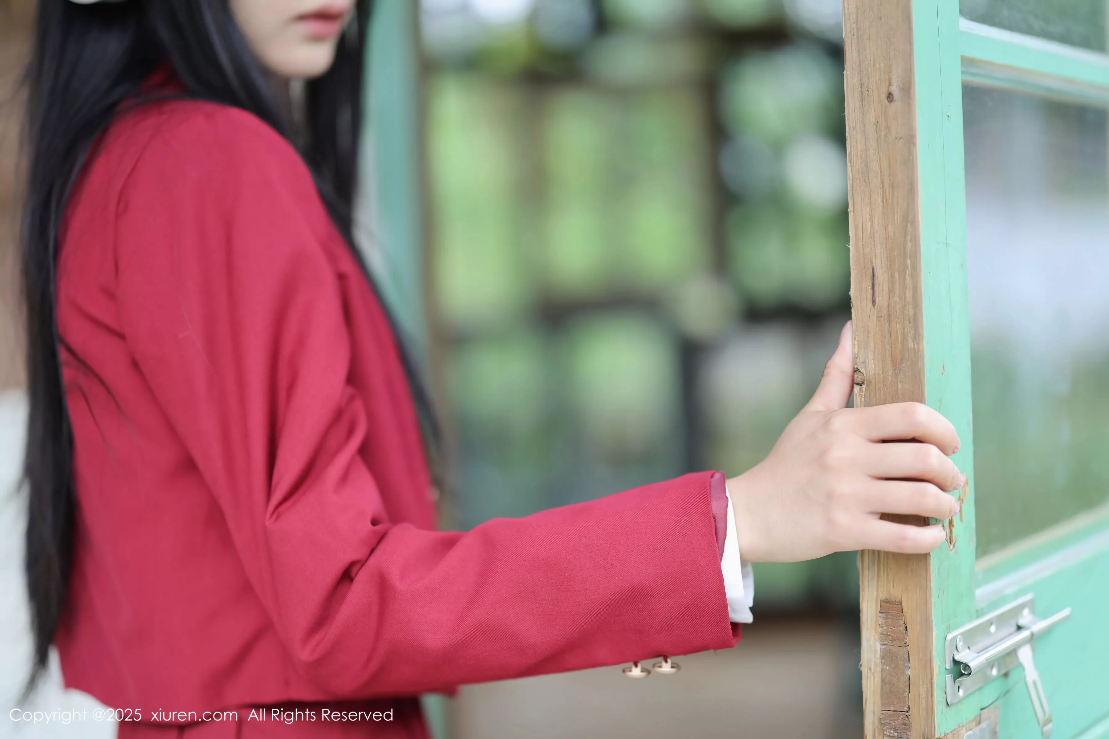 [[XiuRen秀人网]秀人网]No.10215_新人模特茂木希子性感红色裙子配肉色丝袜秀完美曲线诱惑写真82P