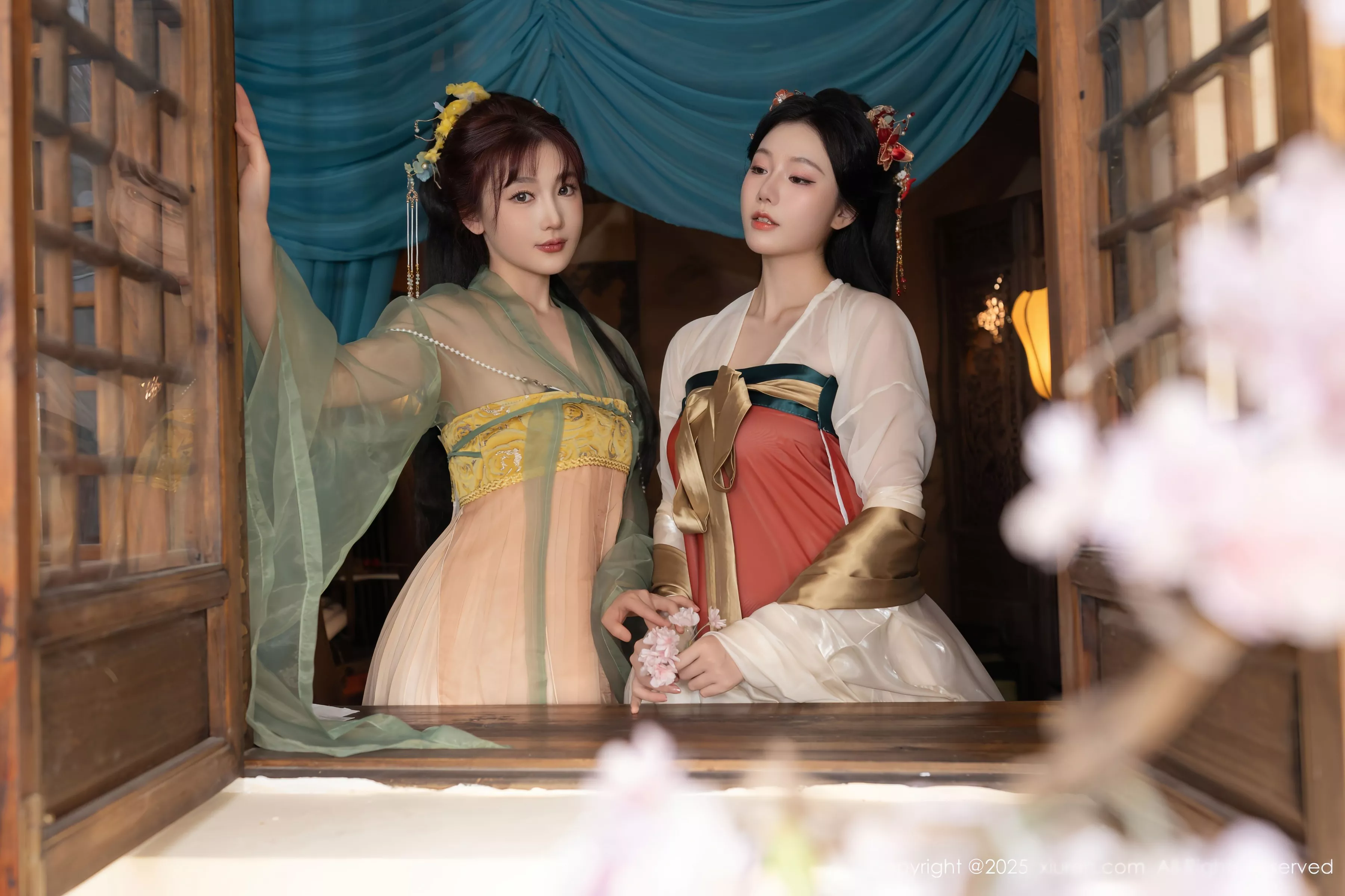 [[XiuRen秀人网]秀人网]No.10223_模特合集女神陆萱萱＆安然anran激情互动薄纱古装撩人诱惑写真80P