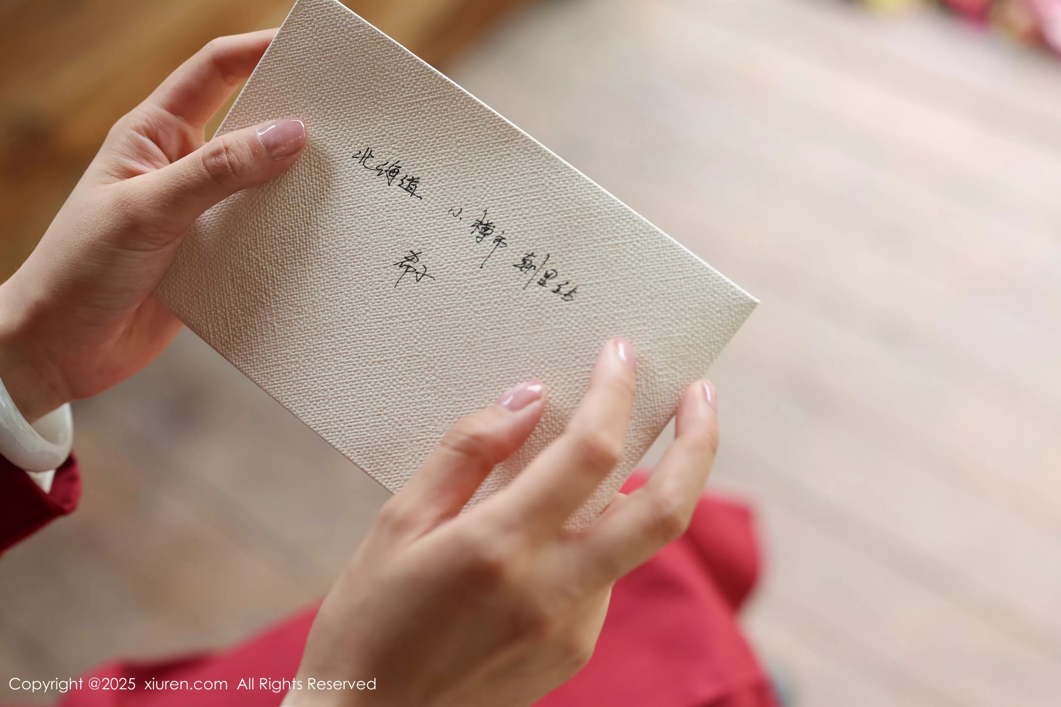 [[XiuRen秀人网]秀人网]No.10215_新人模特茂木希子性感红色裙子配肉色丝袜秀完美曲线诱惑写真82P