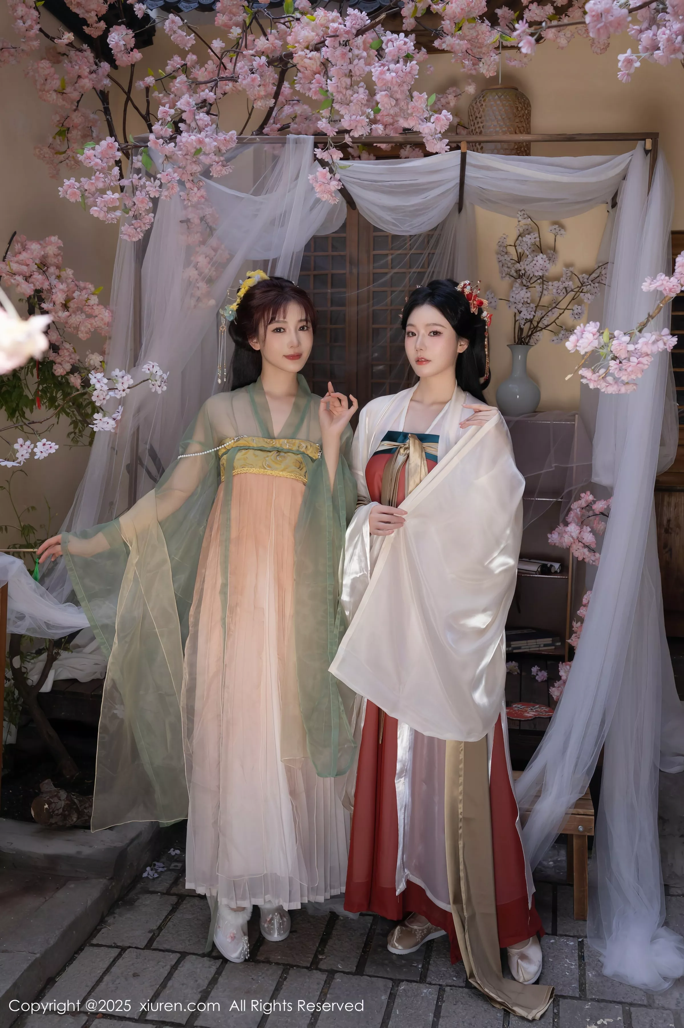 [[XiuRen秀人网]秀人网]No.10223_模特合集女神陆萱萱＆安然anran激情互动薄纱古装撩人诱惑写真80P