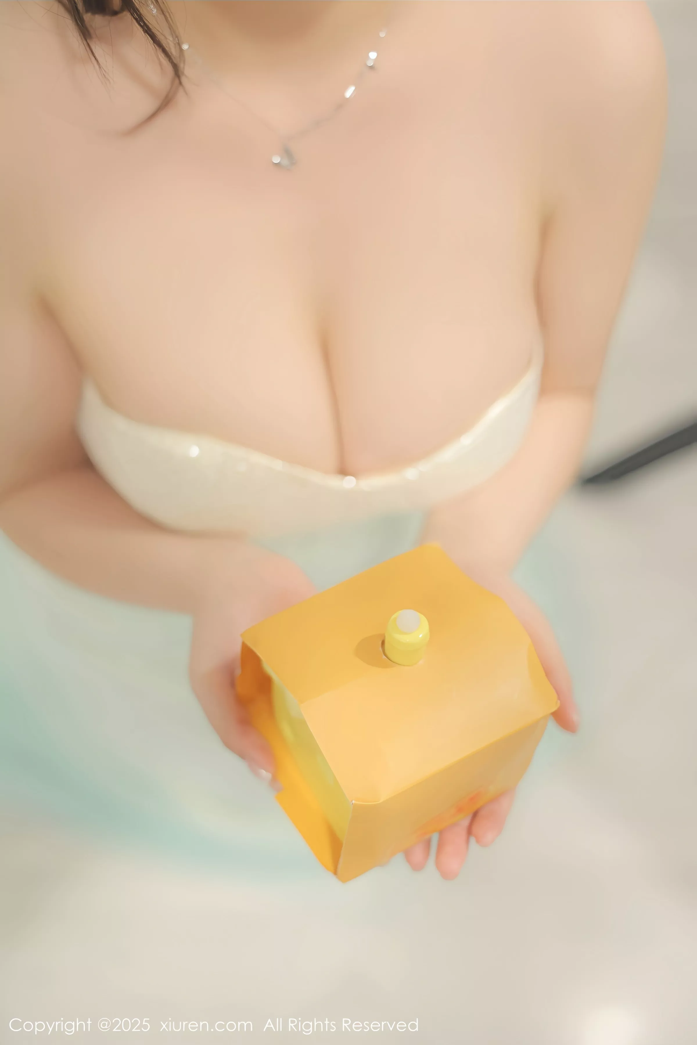 [[XiuRen秀人网]秀人网]No.10222_模特蛋蛋宝性感紫色蕾丝内衣配超薄丝袜秀丰满身材撩人诱惑写真78P