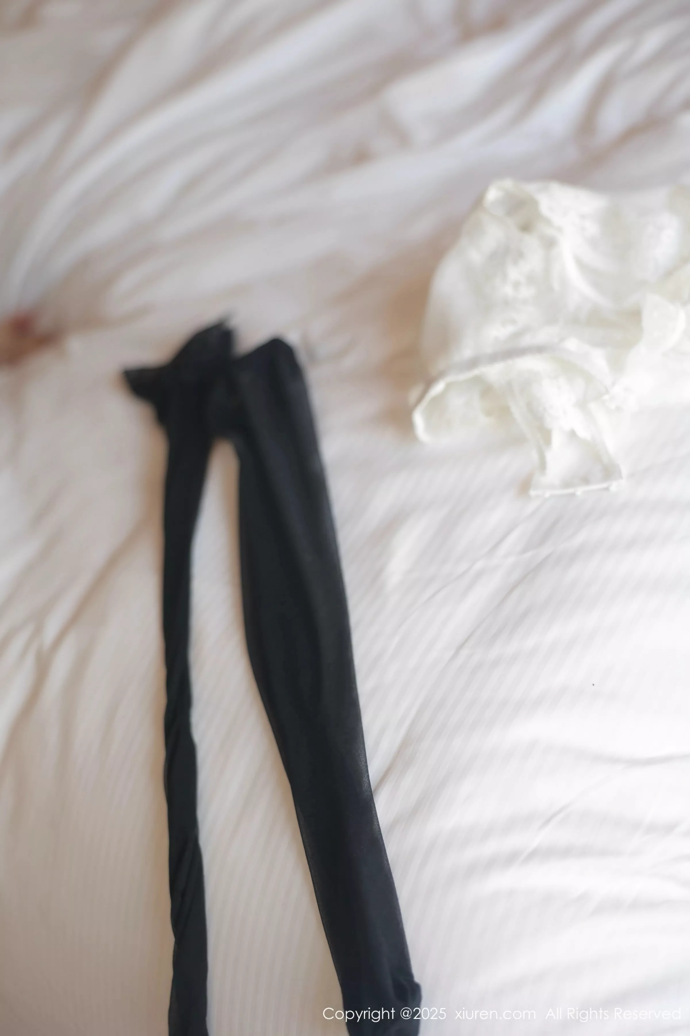 [[XiuRen秀人网]秀人网]No.10225_新人模特小阿蓝性感白色抹胸内衣配黑丝袜秀丰腴身材诱惑写真81P