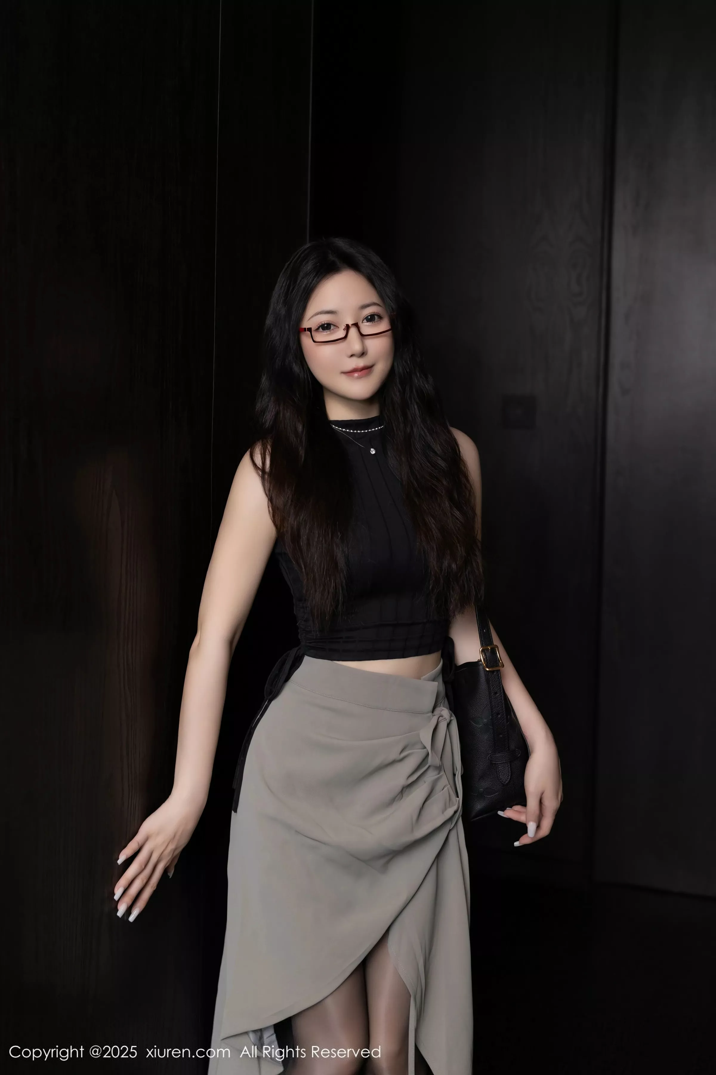 [[XiuRen秀人网]秀人网]No.10231_模特鱼子酱Fish私房性感紫色内衣配黑丝吊袜秀完美身材诱惑写真80P