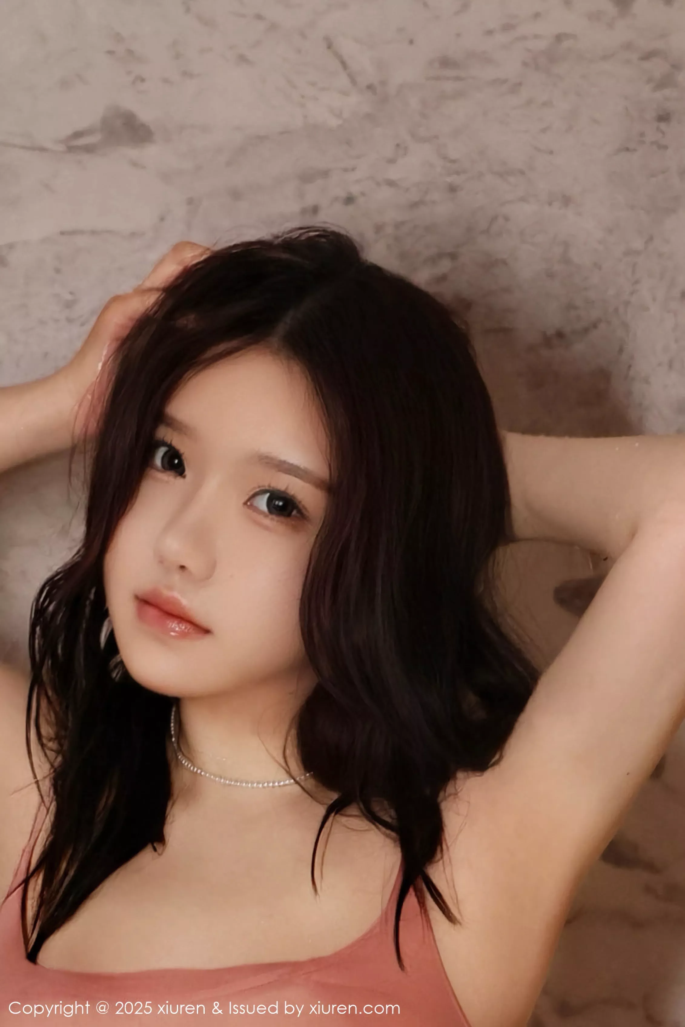 [[XiuRen秀人网]秀人网]No.10229_模特小薯条nienie性感黑色连体丝袜+粉色吊带长裙秀美腿诱惑写真84P