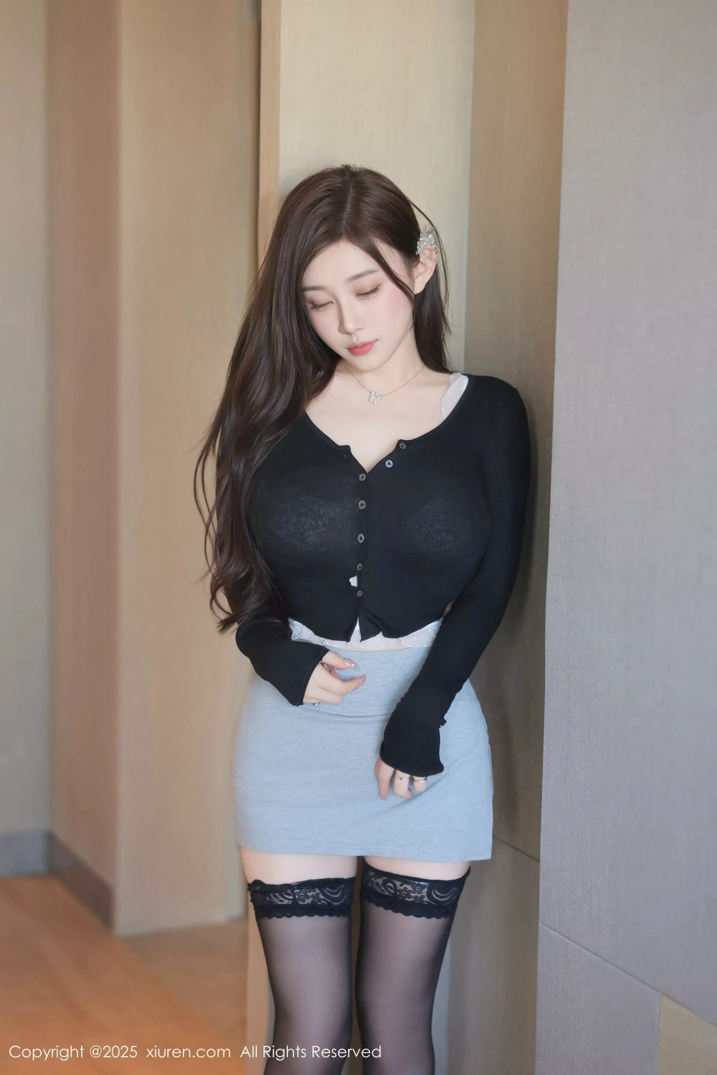 [[XiuRen秀人网]秀人网]No.10225_新人模特小阿蓝性感白色抹胸内衣配黑丝袜秀丰腴身材诱惑写真81P