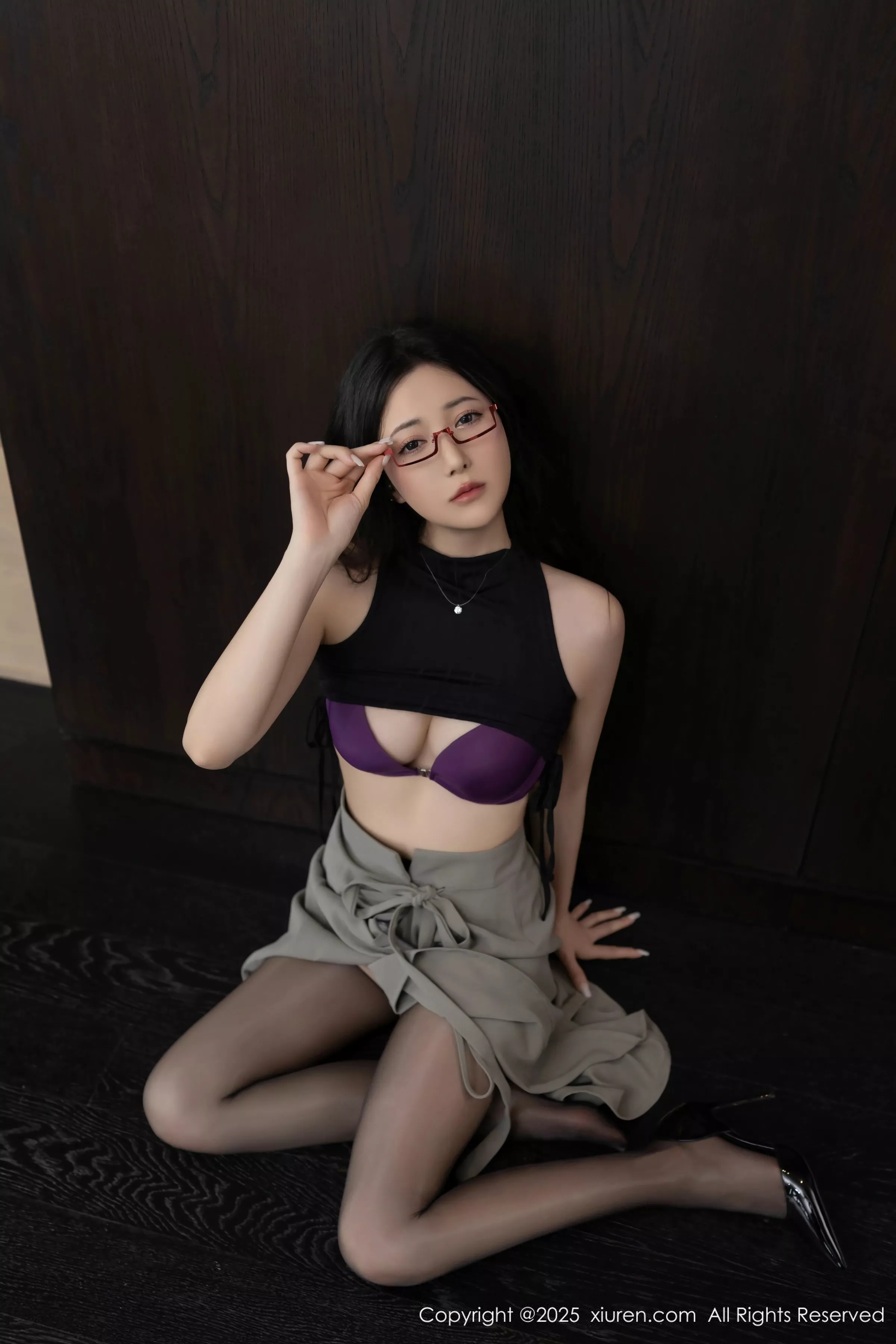 [[XiuRen秀人网]秀人网]No.10231_模特鱼子酱Fish私房性感紫色内衣配黑丝吊袜秀完美身材诱惑写真80P