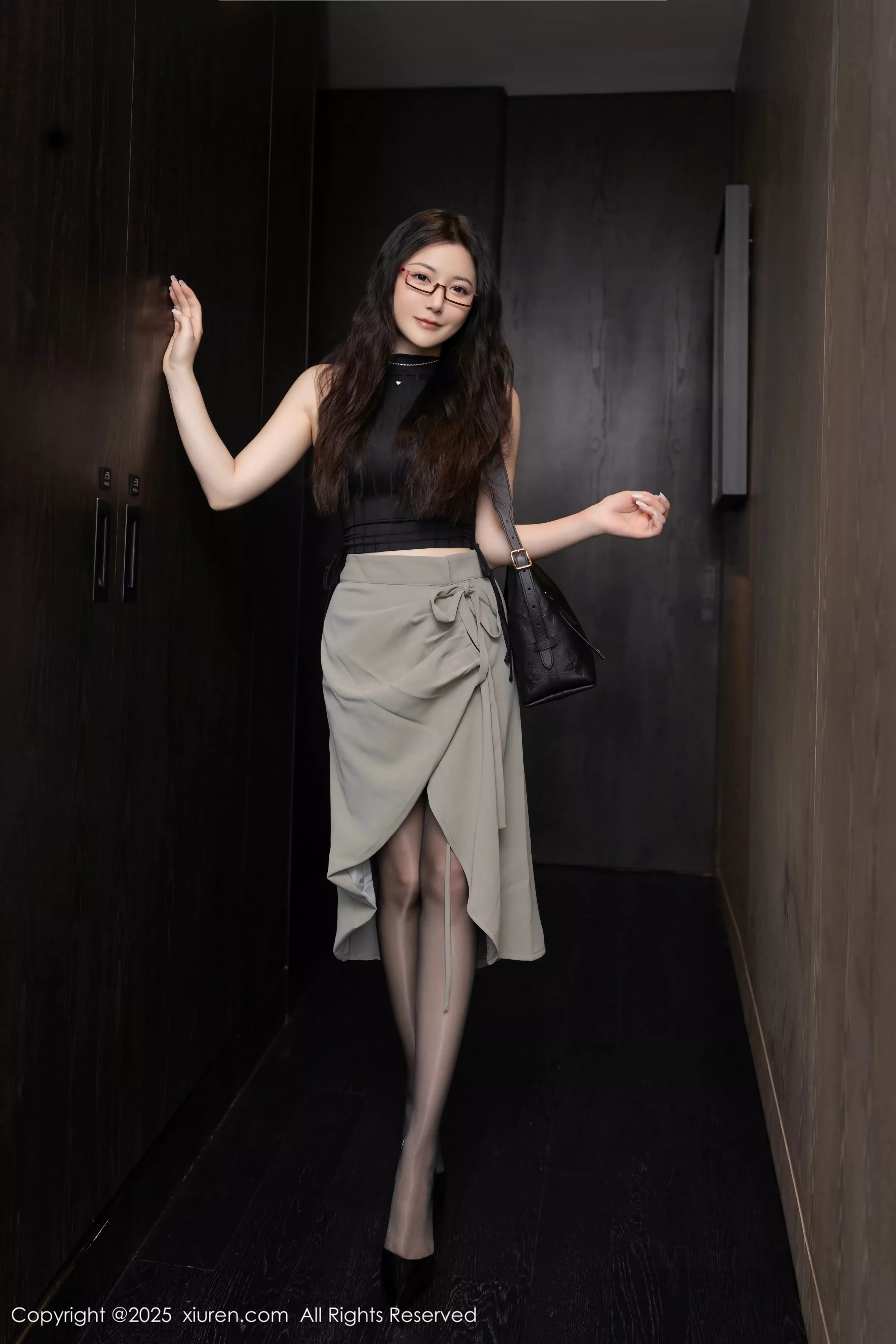 [[XiuRen秀人网]秀人网]No.10231_模特鱼子酱Fish私房性感紫色内衣配黑丝吊袜秀完美身材诱惑写真80P