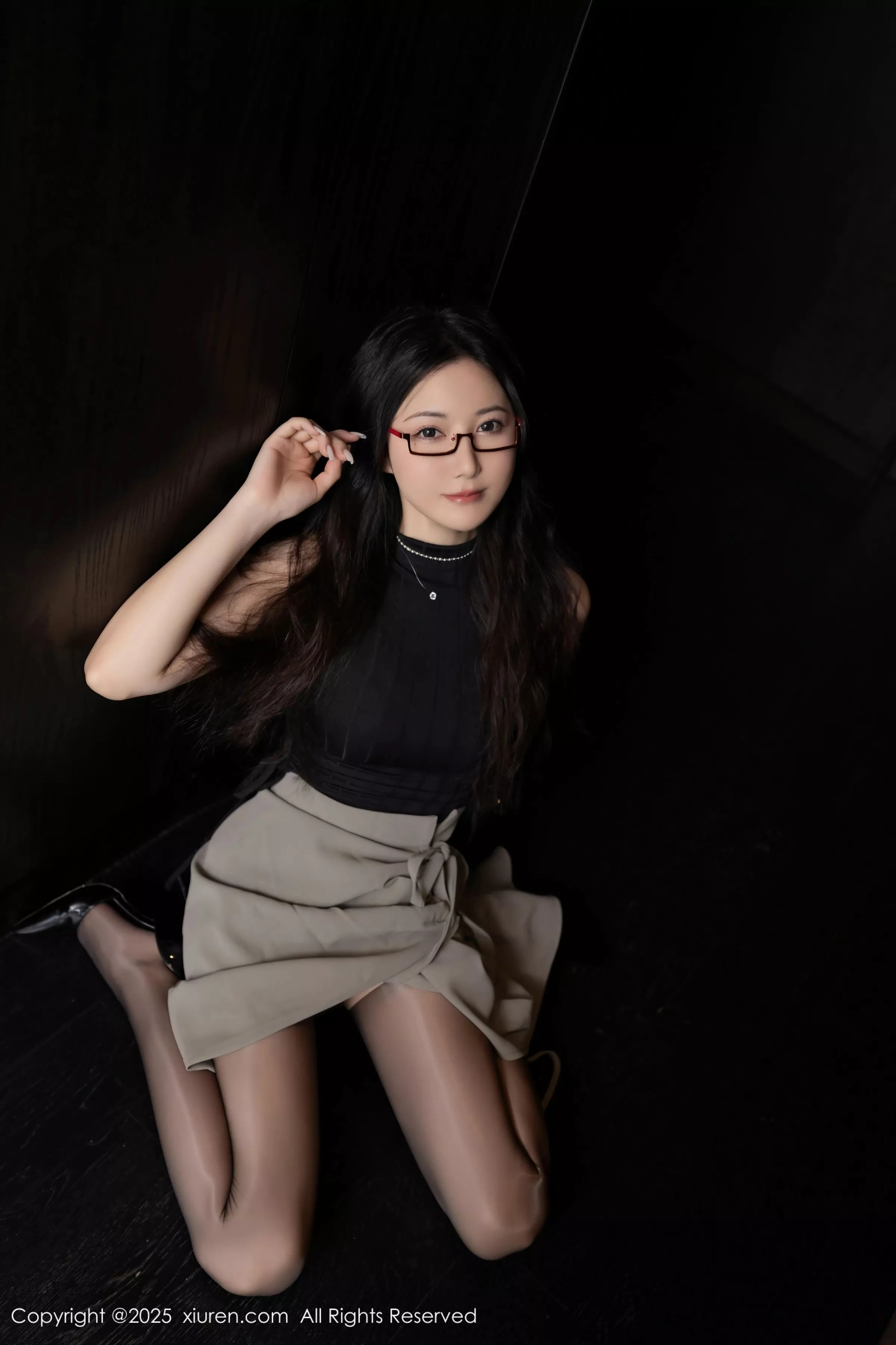 [[XiuRen秀人网]秀人网]No.10231_模特鱼子酱Fish私房性感紫色内衣配黑丝吊袜秀完美身材诱惑写真80P