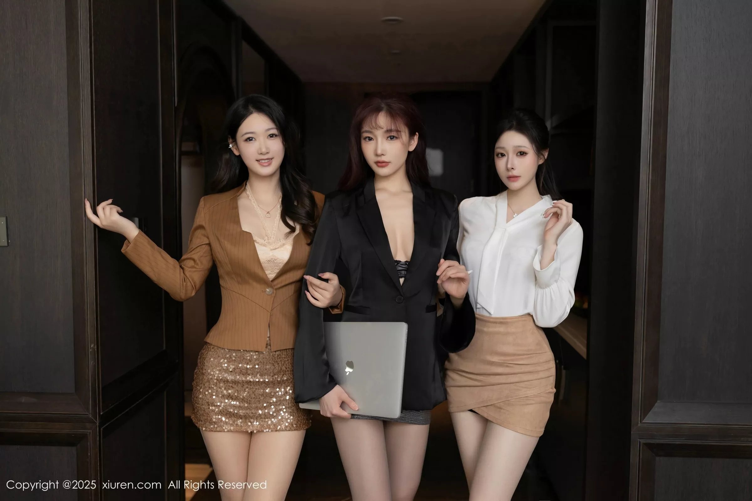 [[XiuRen秀人网]秀人网]No.10233_模特合集美女小逗逗＆陆萱萱＆唐安琪三大美女互动情节性感写真80P