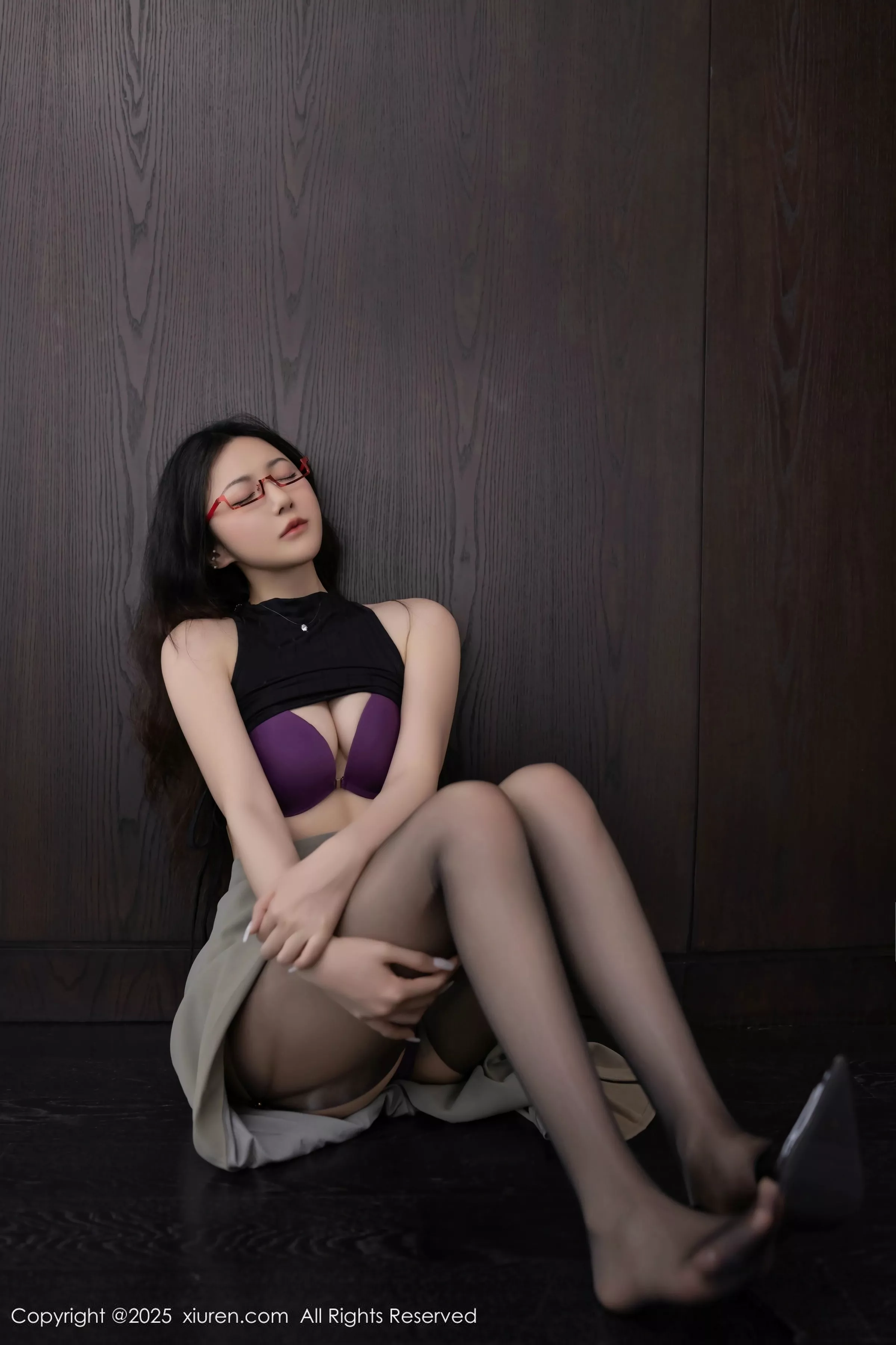 [[XiuRen秀人网]秀人网]No.10231_模特鱼子酱Fish私房性感紫色内衣配黑丝吊袜秀完美身材诱惑写真80P