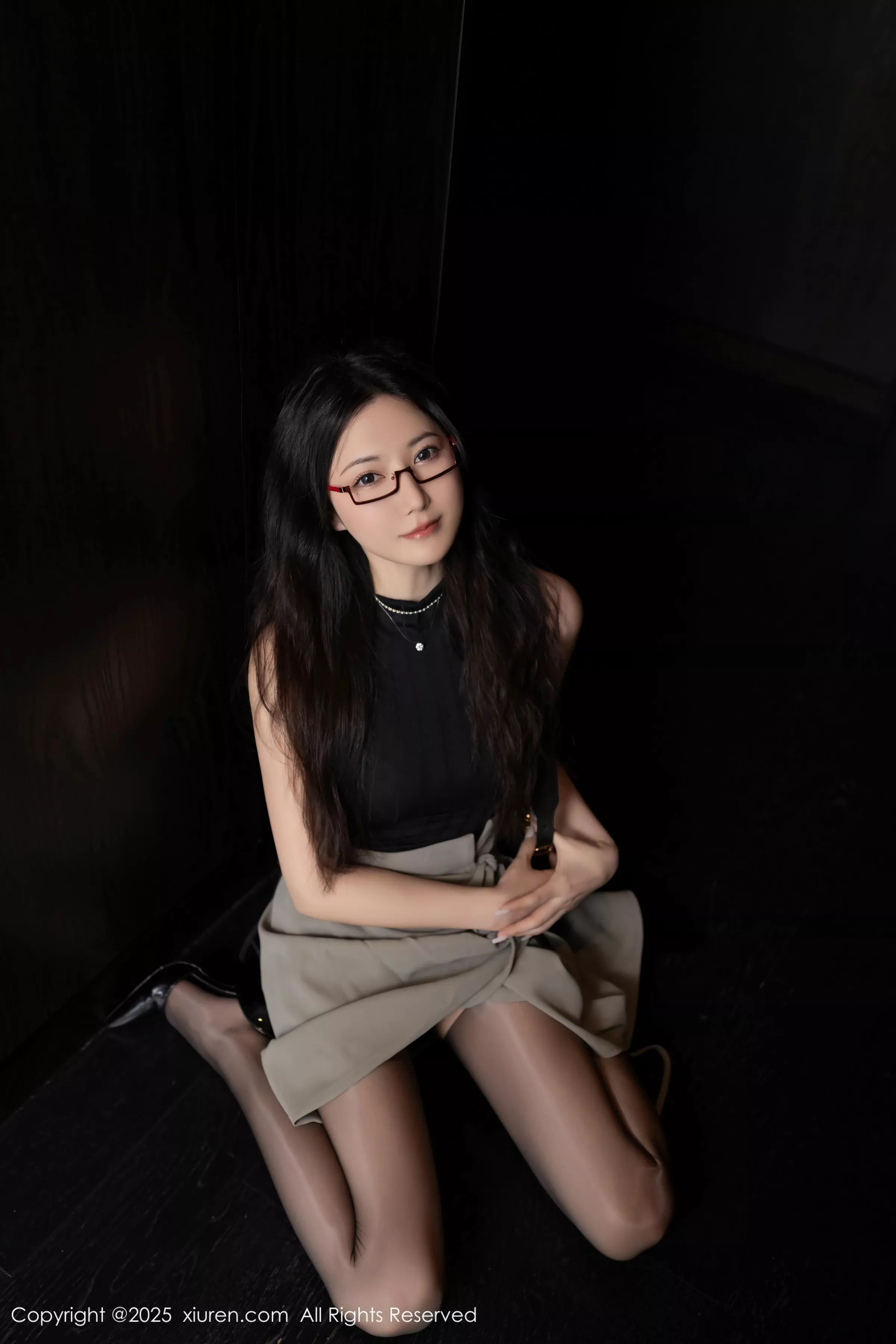 [[XiuRen秀人网]秀人网]No.10231_模特鱼子酱Fish私房性感紫色内衣配黑丝吊袜秀完美身材诱惑写真80P