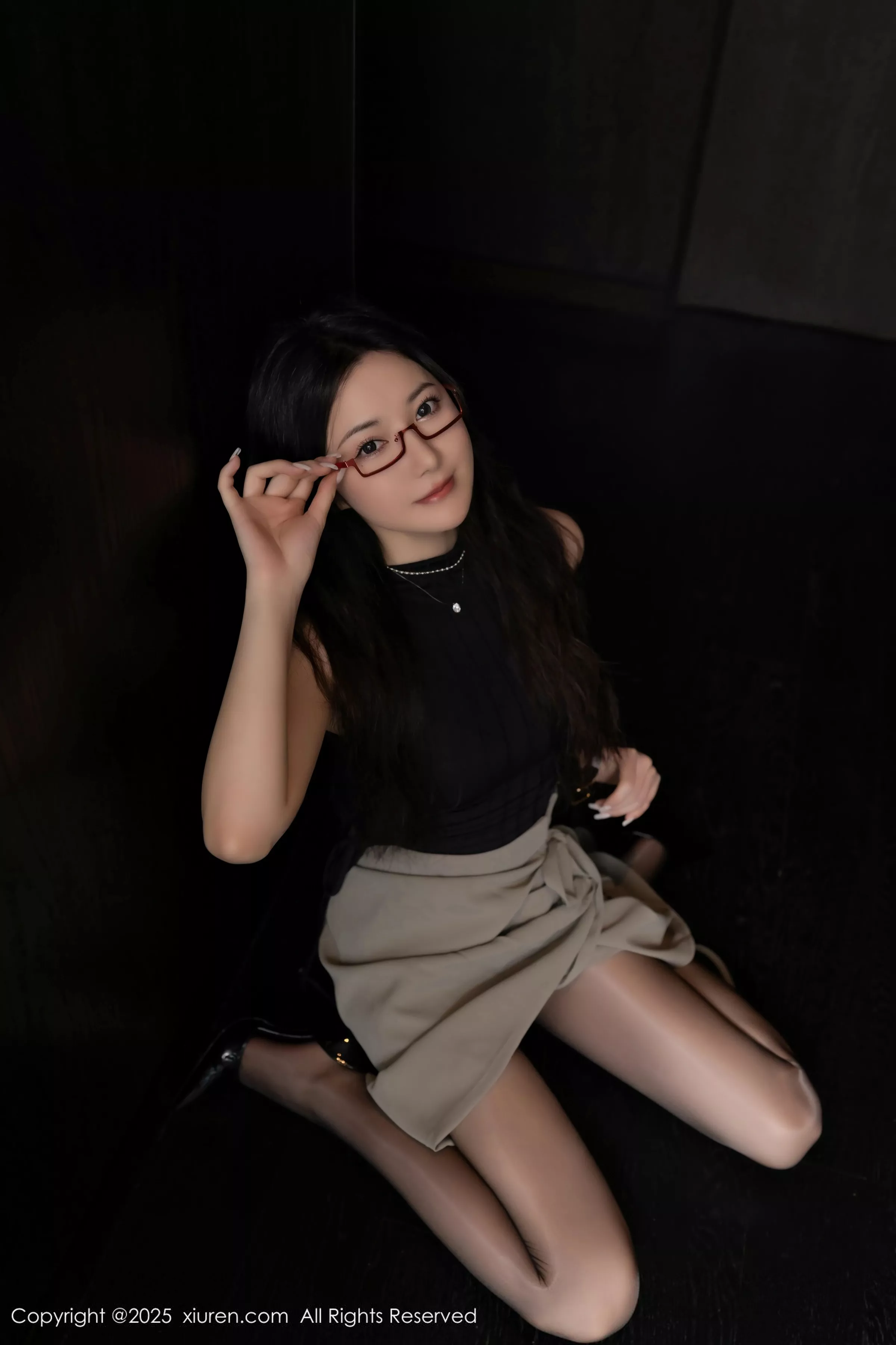 [[XiuRen秀人网]秀人网]No.10231_模特鱼子酱Fish私房性感紫色内衣配黑丝吊袜秀完美身材诱惑写真80P