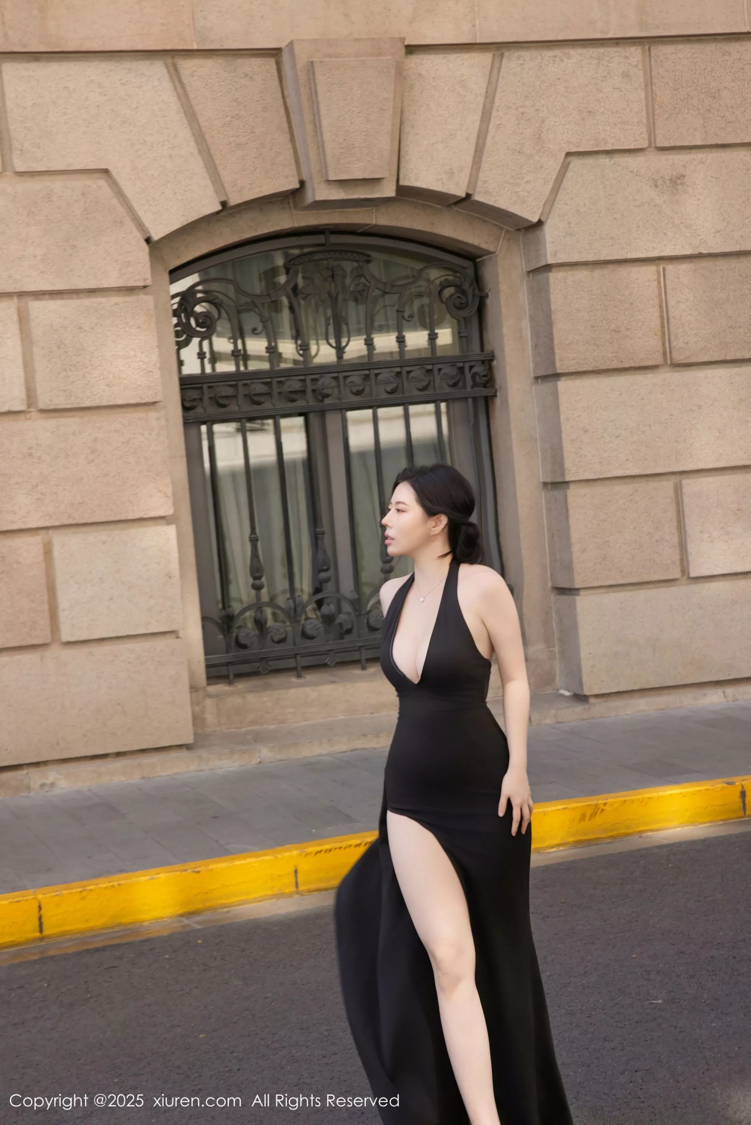 [[XiuRen秀人网]秀人网]No.10236_模特白茹雪abby性感黑色连衣裙配超薄黑丝秀丰腴身材诱惑写真93P