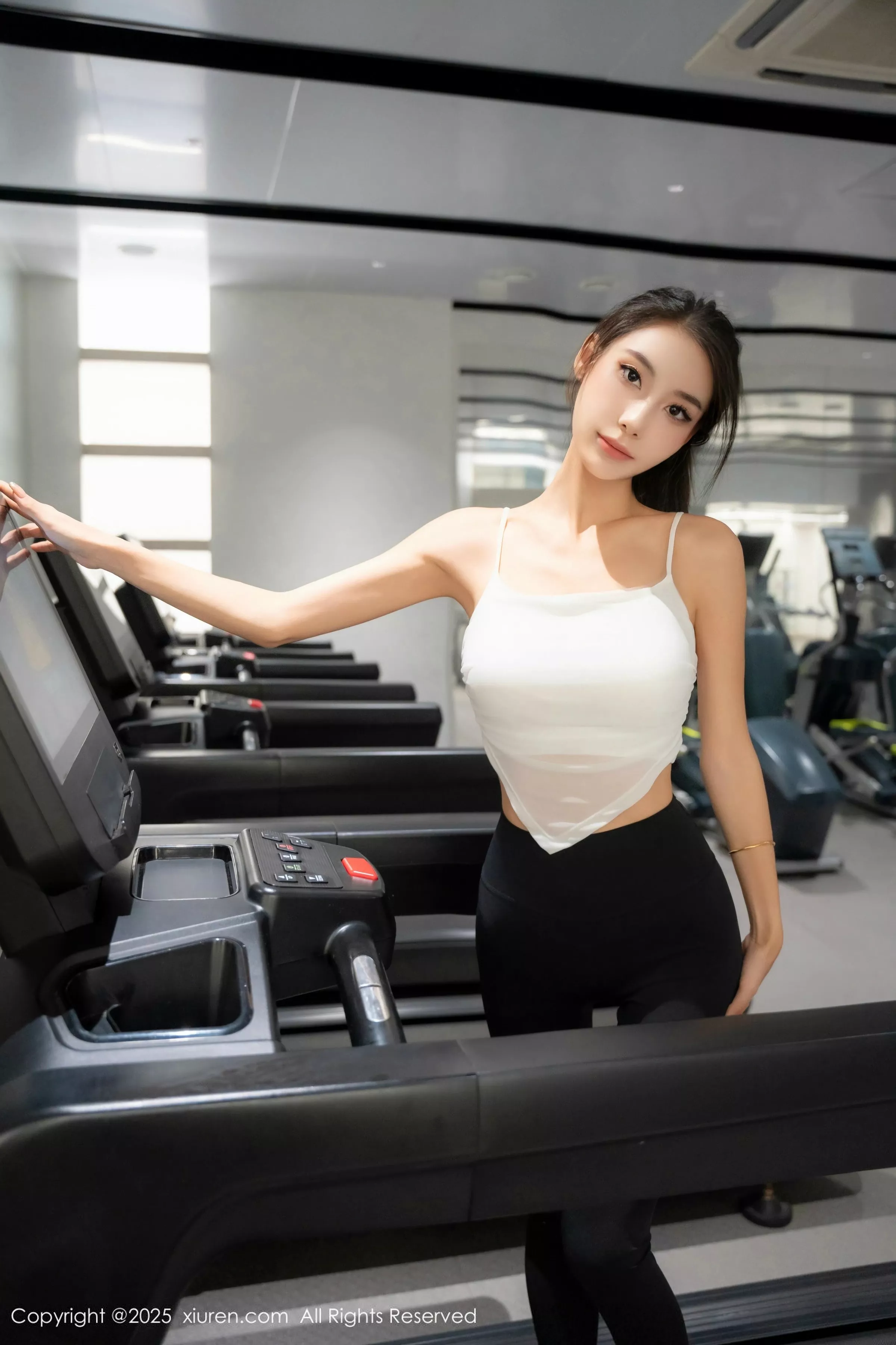 [[XiuRen秀人网]秀人网]No.10239_模特Lingyu69健身房场景性感紧身瑜伽服饰秀丰腴身材诱惑写真58P