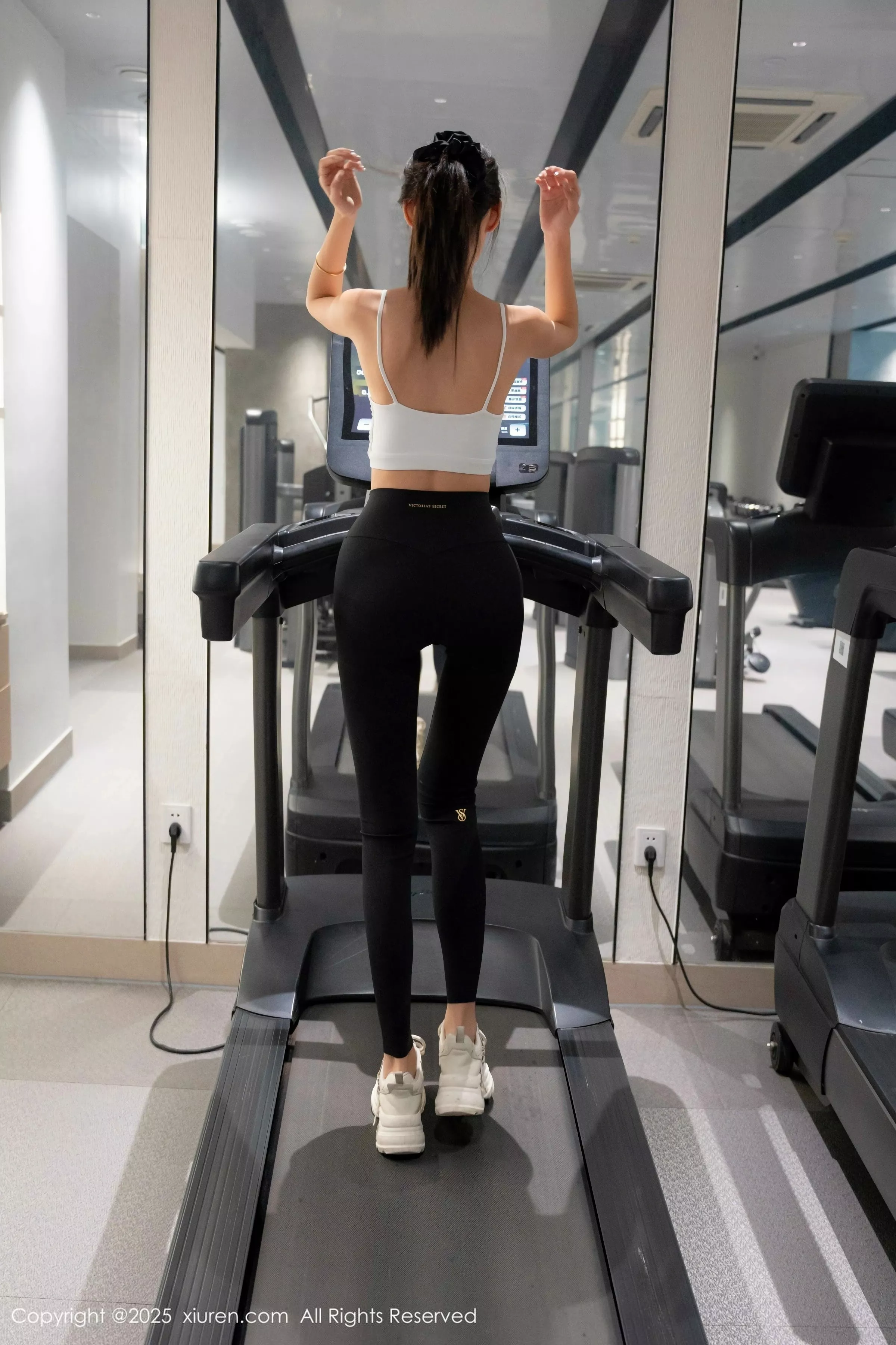 [[XiuRen秀人网]秀人网]No.10239_模特Lingyu69健身房场景性感紧身瑜伽服饰秀丰腴身材诱惑写真58P