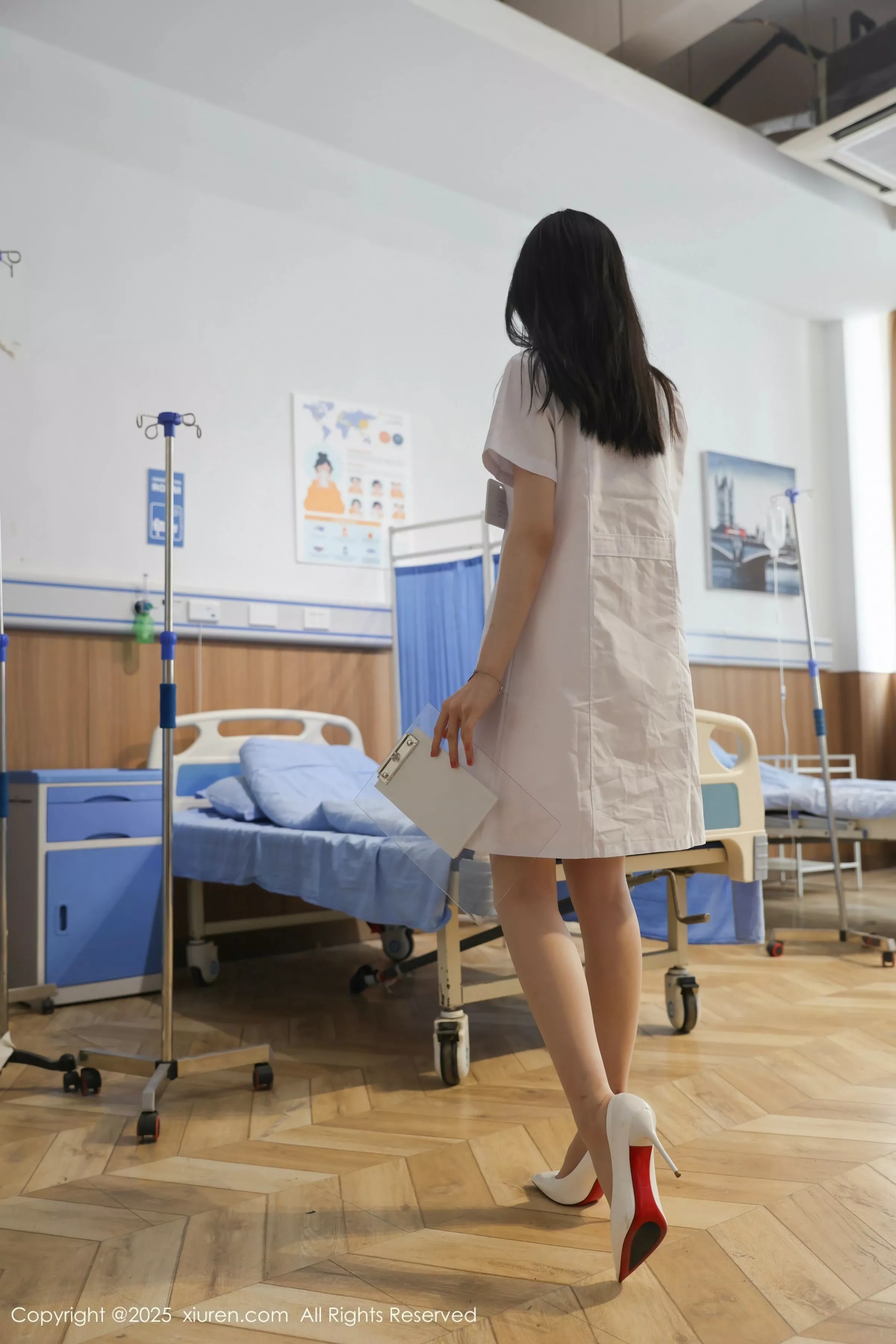 [[XiuRen秀人网]秀人网]No.10256_模特布丁wow性感护士服露浅色内衣配肉丝袜秀曼妙身材诱惑写真80P