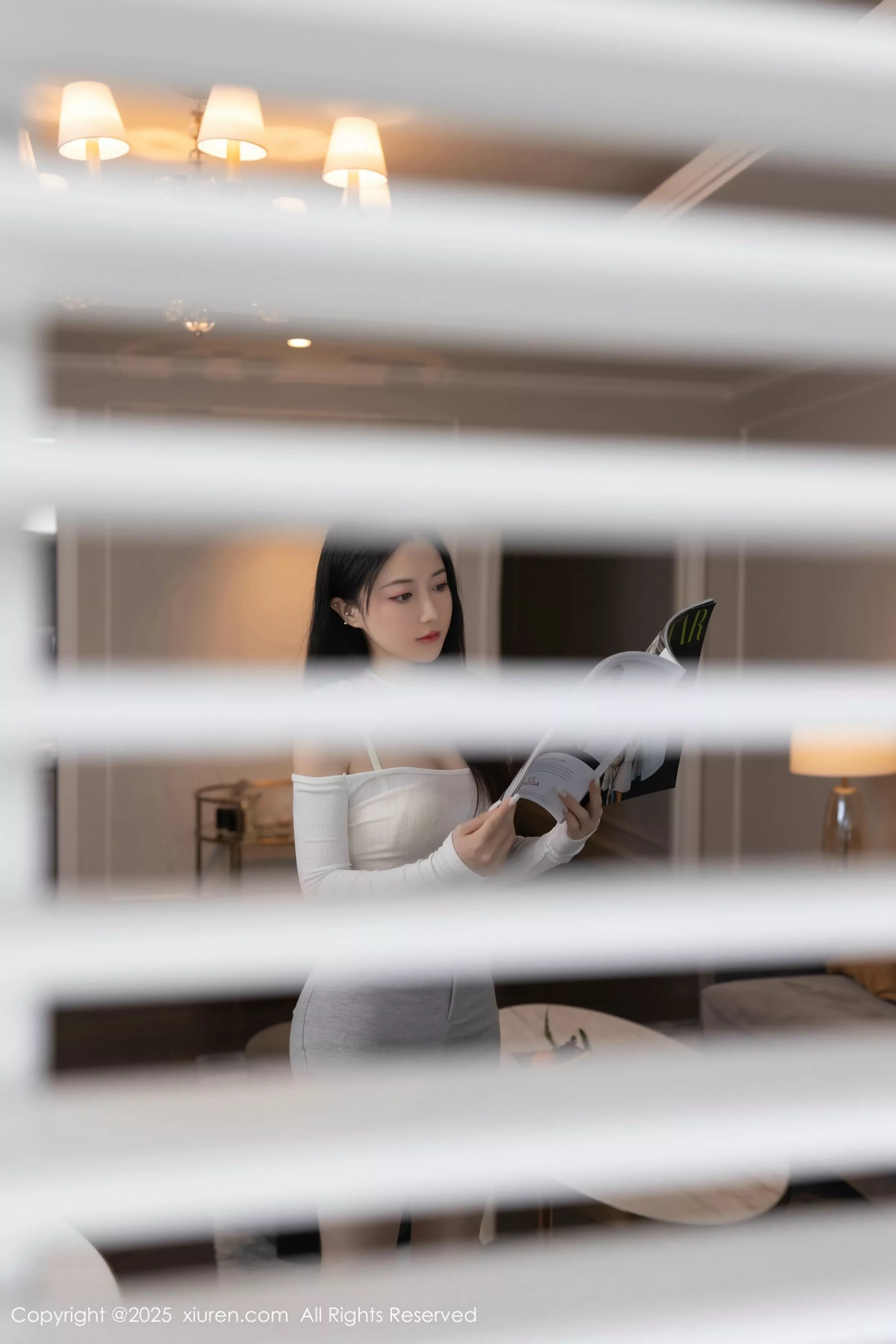 [[XiuRen秀人网]秀人网]No.10261_模特鱼子酱Fish性感白色短T露白色内衣配开档白丝秀美腿诱惑写真80P