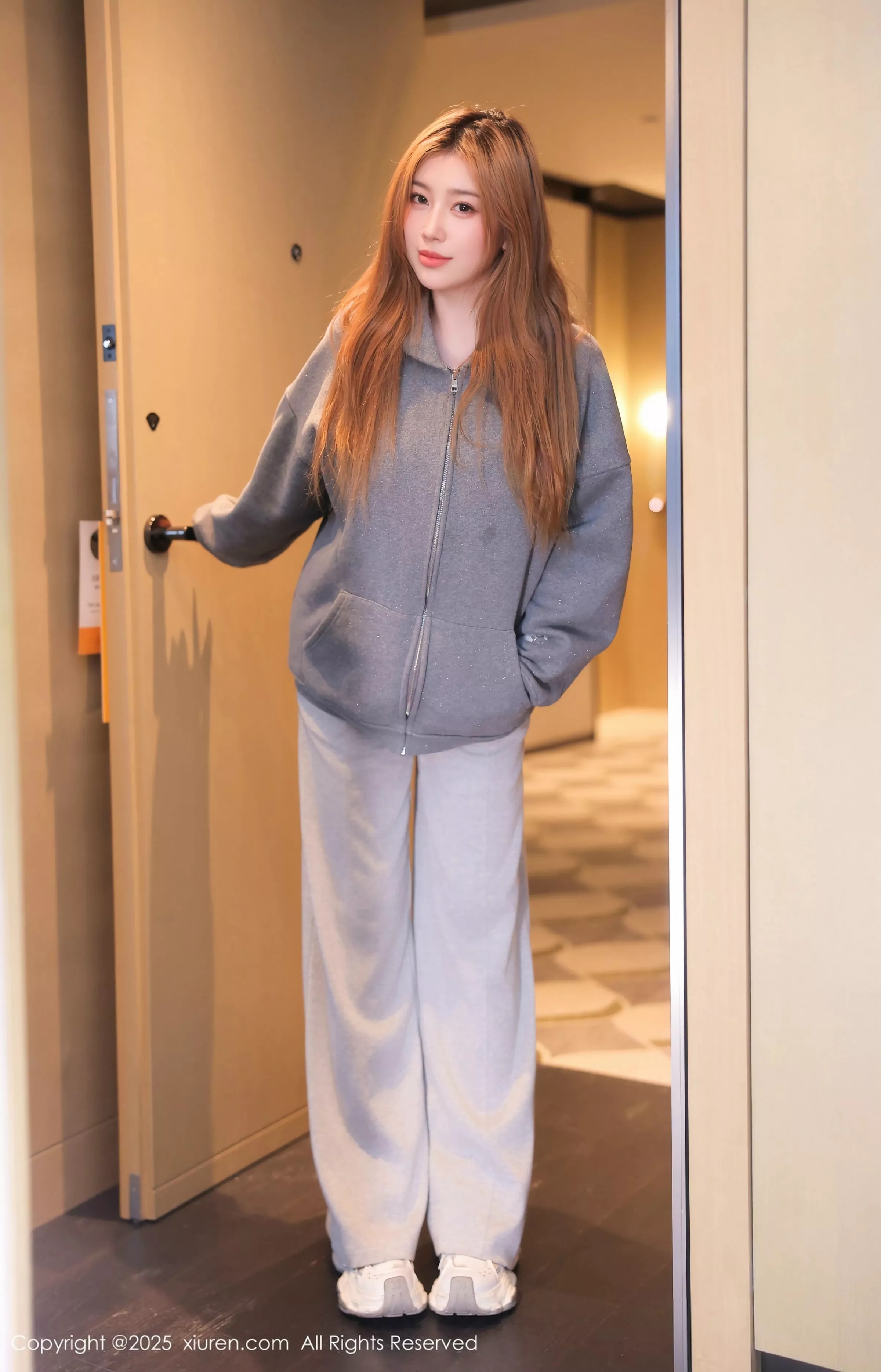 [[XiuRen秀人网]秀人网]No.10253_模特M麦当劳性感蓝色蕾丝内衣配开档黑丝袜秀凹凸身材诱惑写真82P