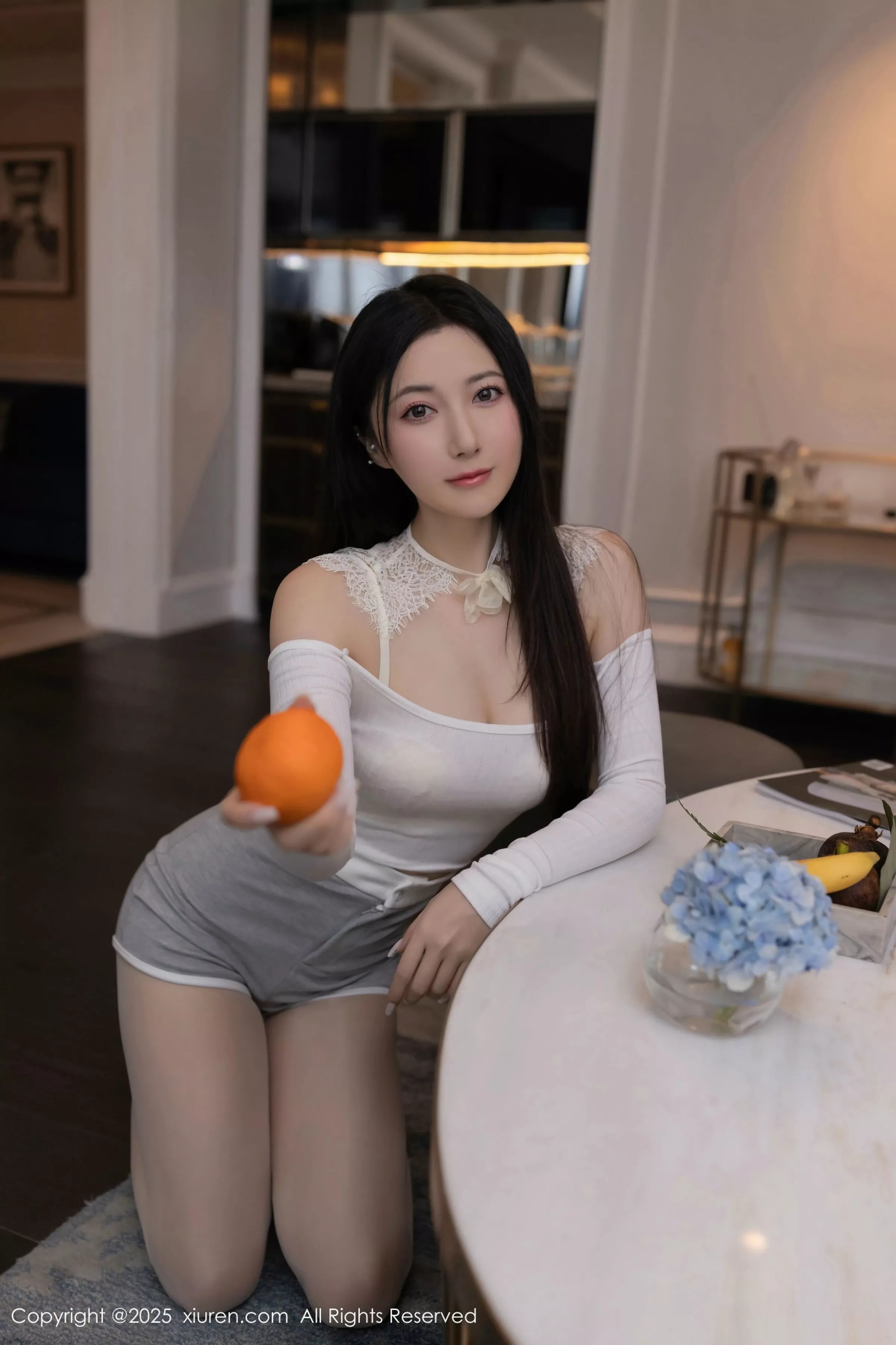 [[XiuRen秀人网]秀人网]No.10261_模特鱼子酱Fish性感白色短T露白色内衣配开档白丝秀美腿诱惑写真80P