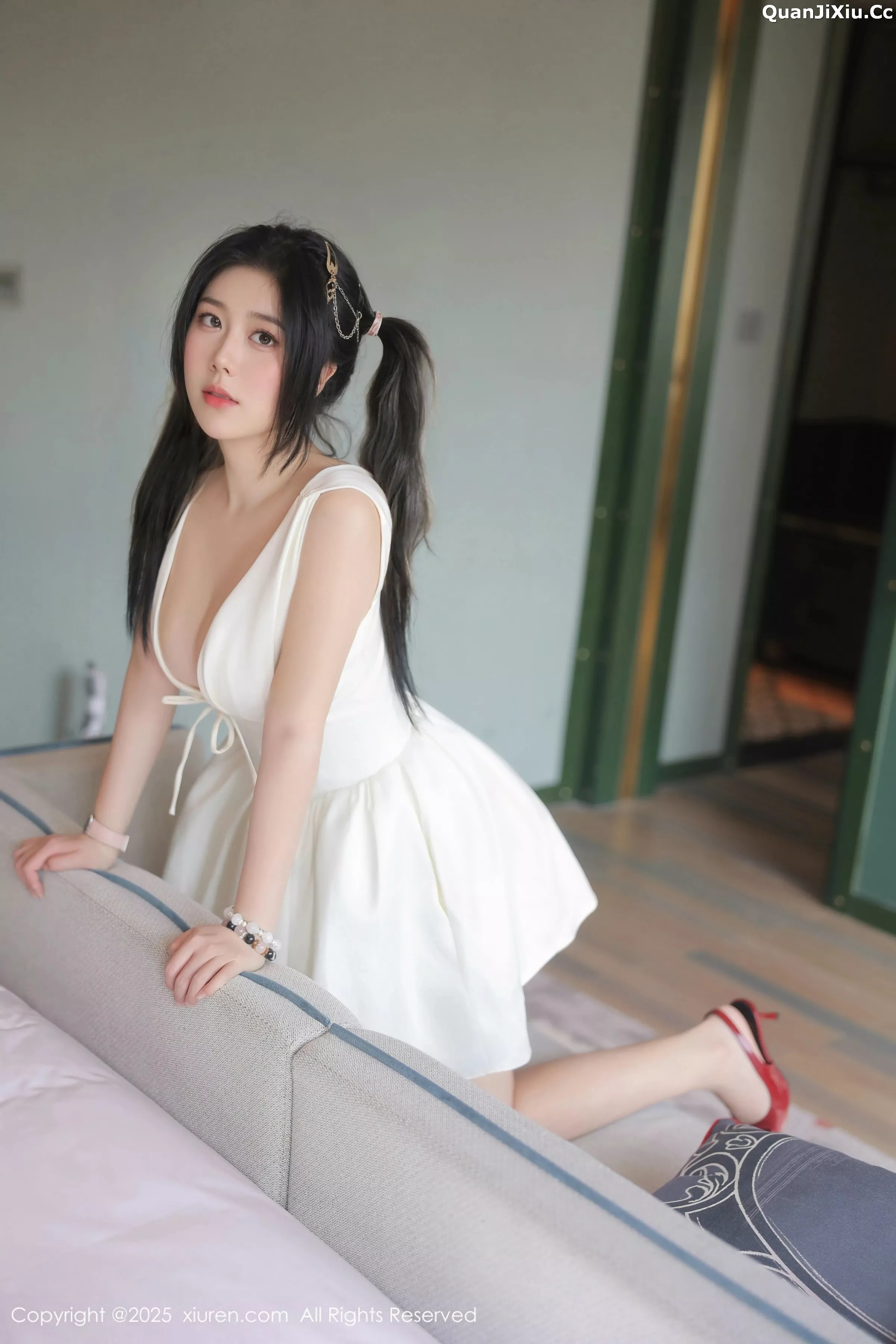 [[XiuRen秀人网]秀人网]No.10262_新人模特诺诺Hsu白色连衣裙露粉色情趣内衣秀丰腴身材诱惑写真40P