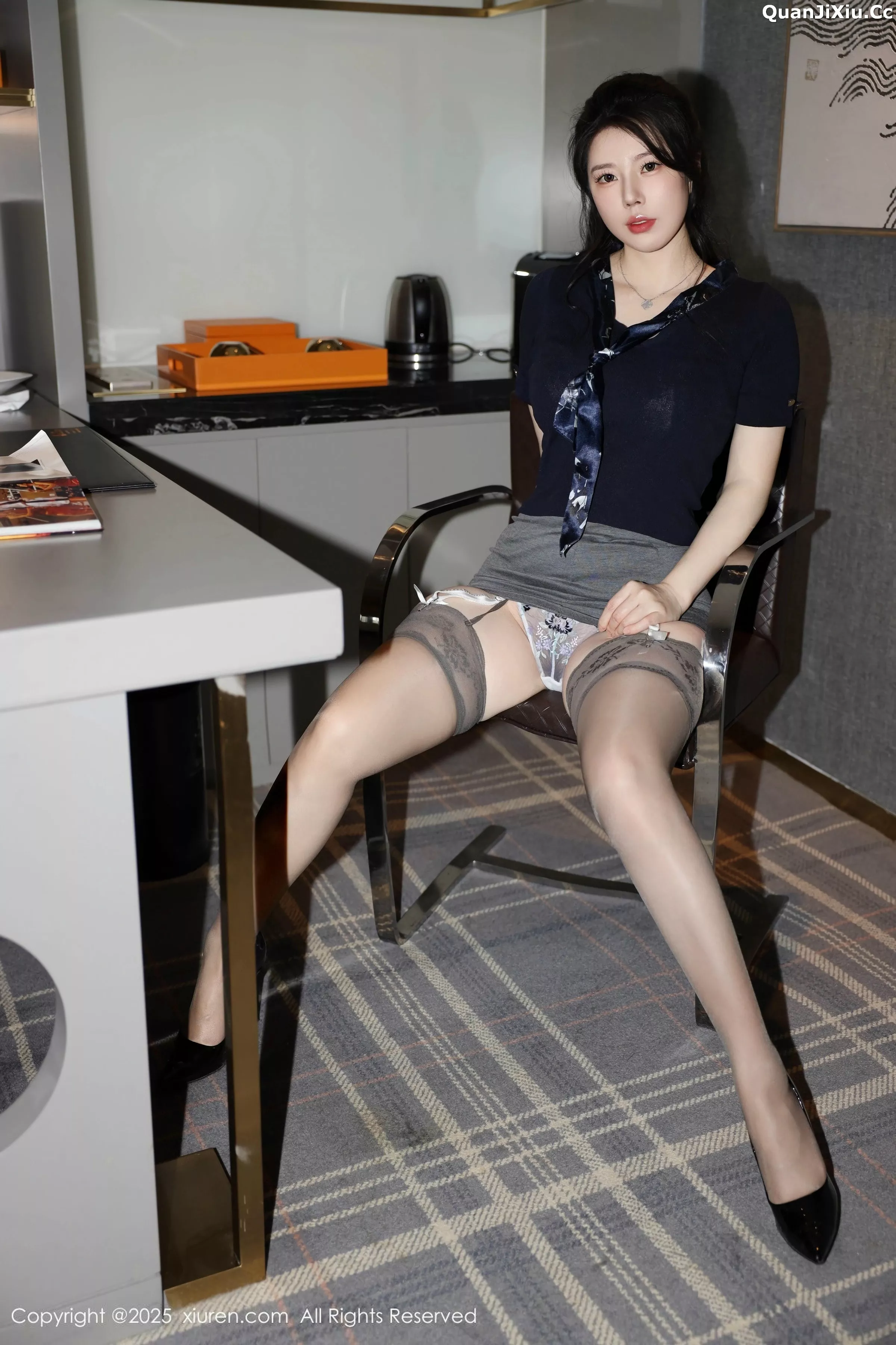 [[XiuRen秀人网]秀人网]No.10266_模特白茹雪abby性感黑色OL服饰配灰丝吊袜秀丰腴身材诱惑写真72P